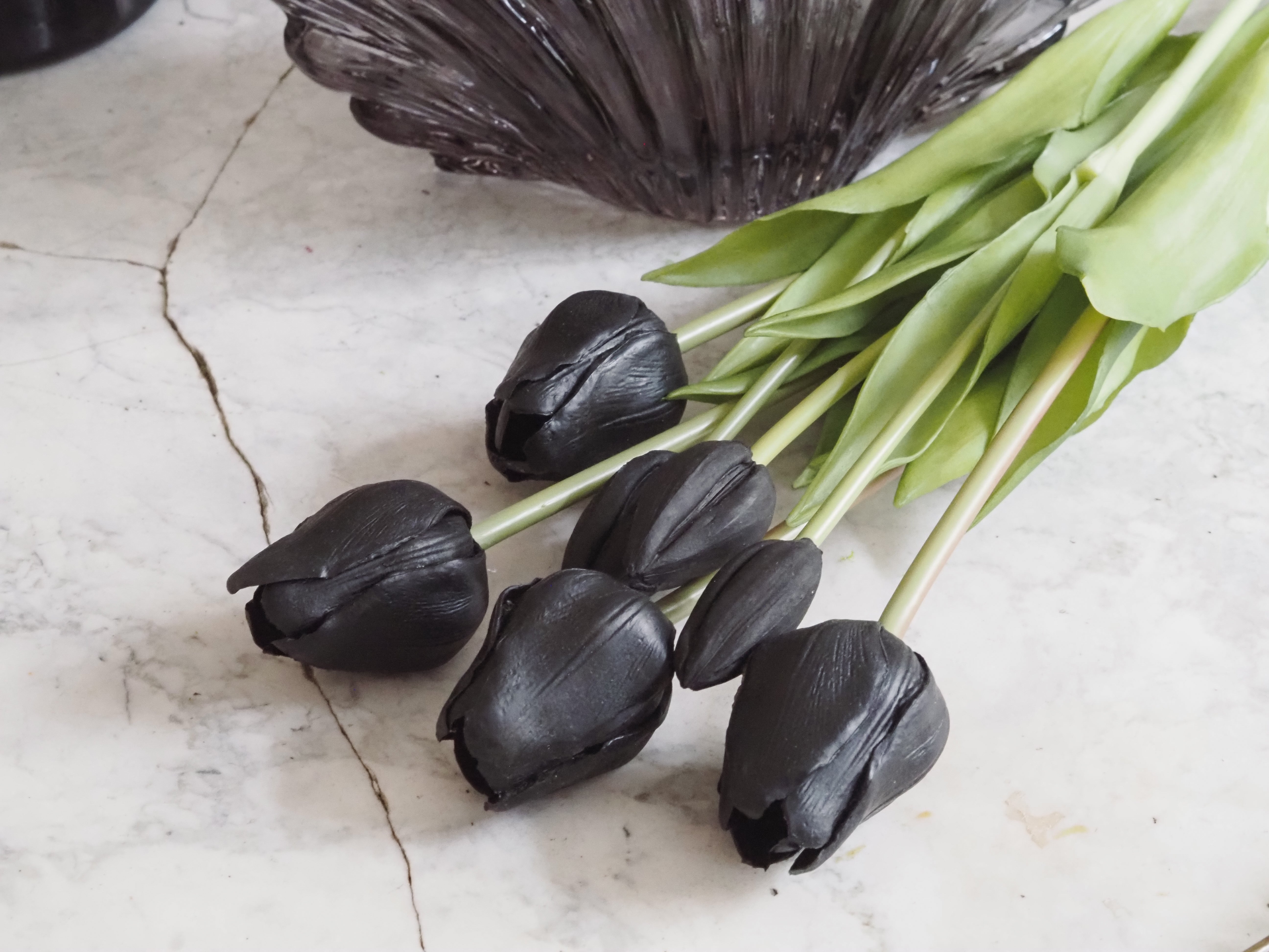 Tulpenbund in schwarz · Schwarze Kunstblumen Tulpen · 7 Stiele Bund