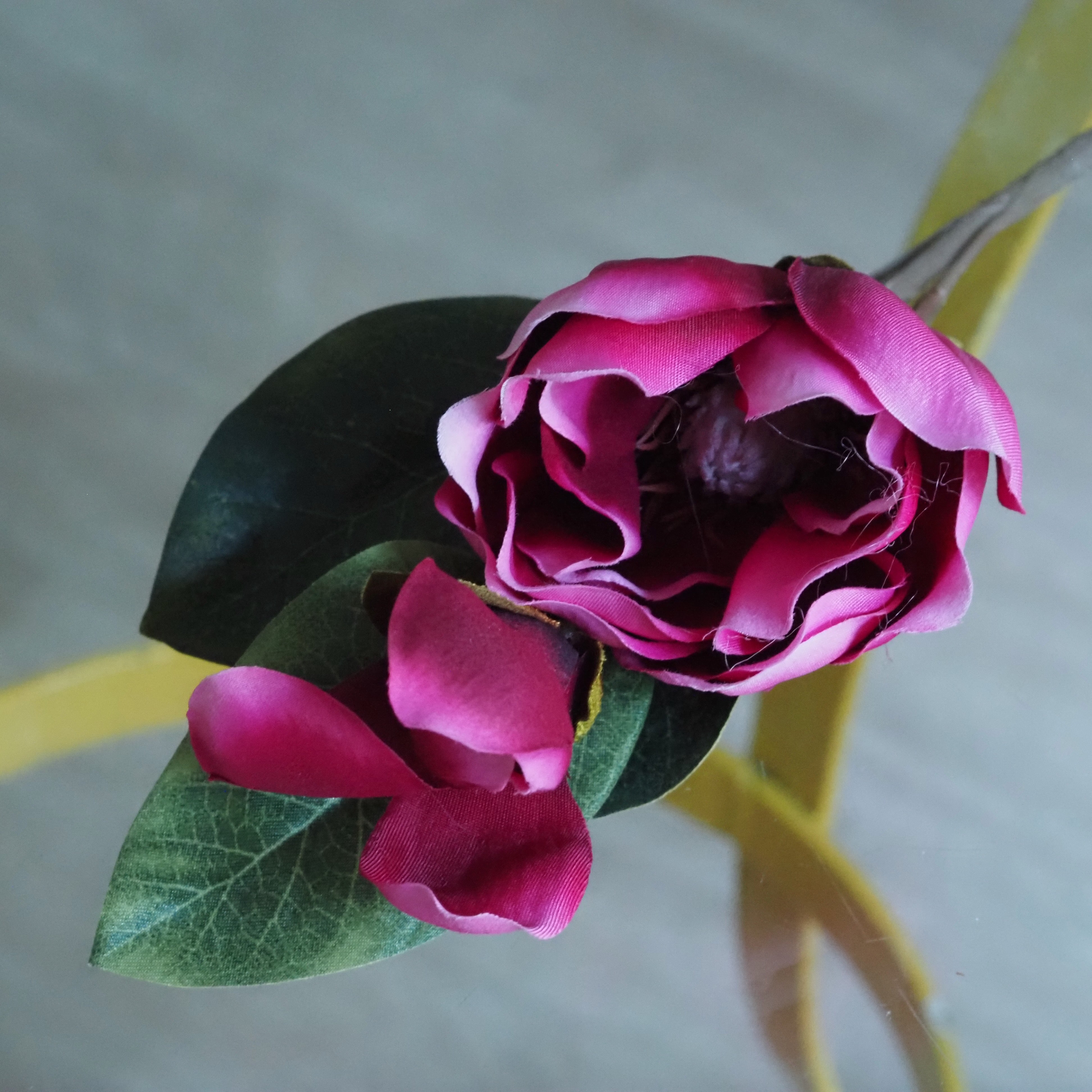 Magnolienzweig mit Knospe · floraler Dekozweig im klassisch-botanischen Stil