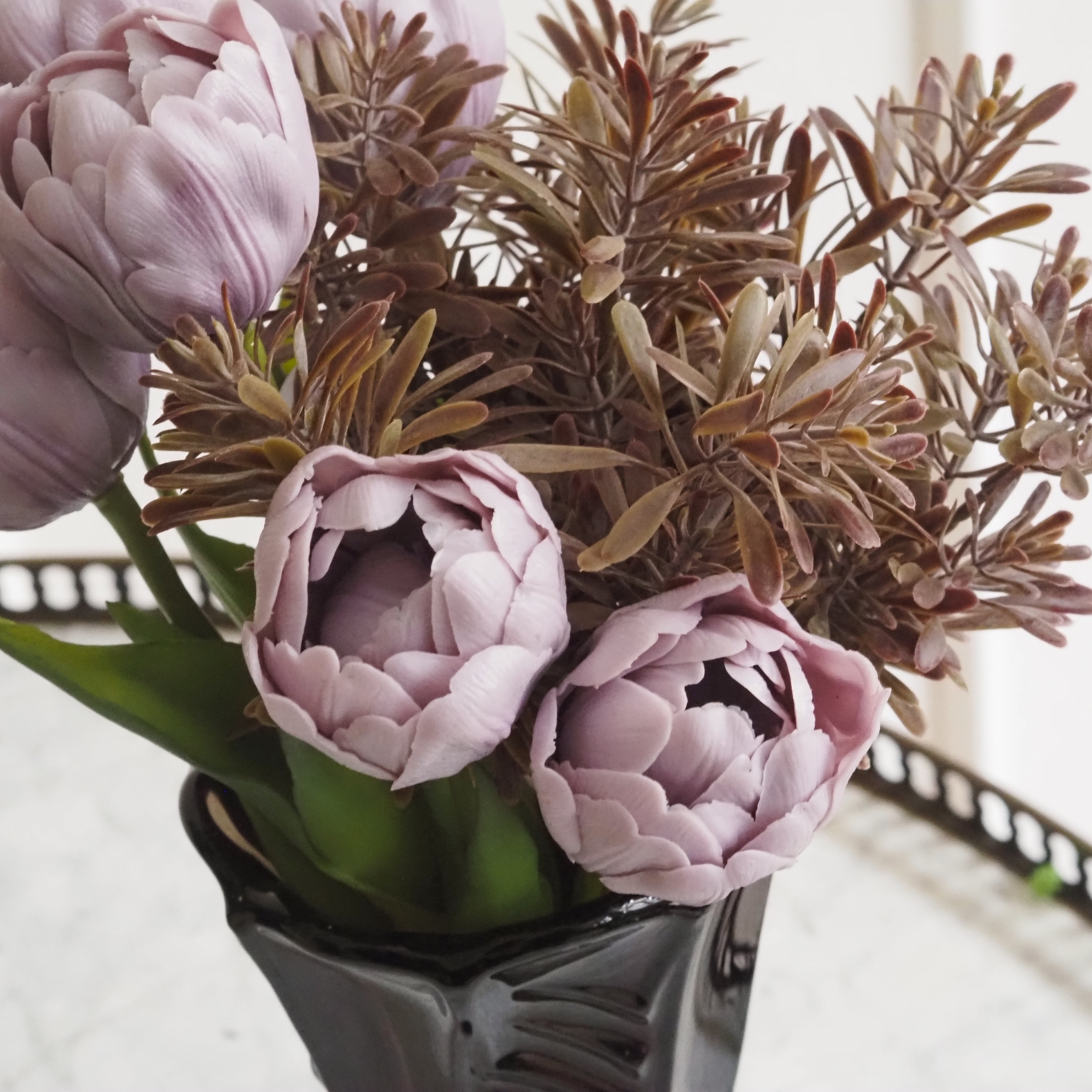 Tulpenbündel · Botanisch inspirierte Frühlingsfloristik, Kunstblumen Tulpen