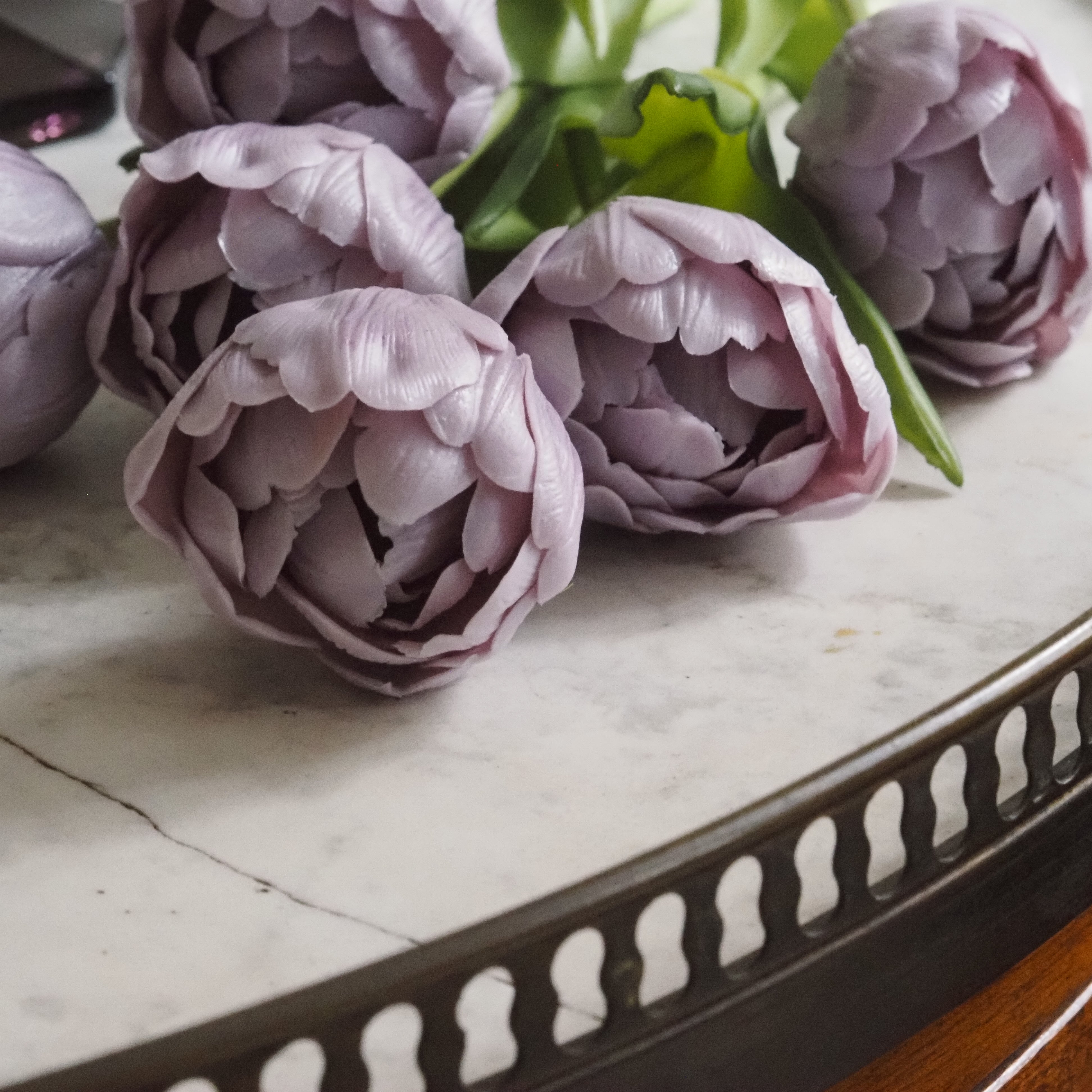 Tulpenbündel · Botanisch inspirierte Frühlingsfloristik, Kunstblumen Tulpen