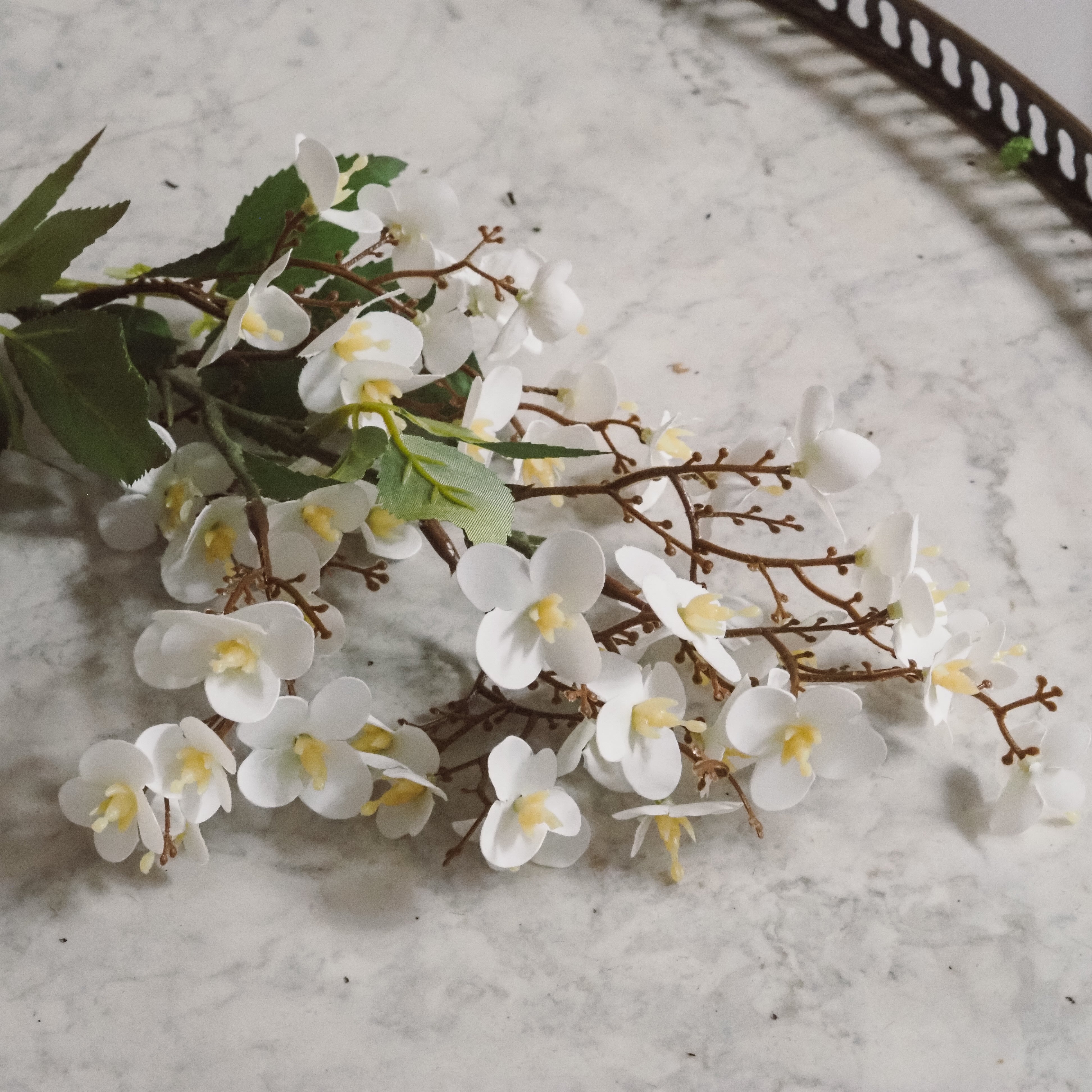 Kirschblütenzweig · weißer Dekorationszweig mit Blüten, Kunstblume