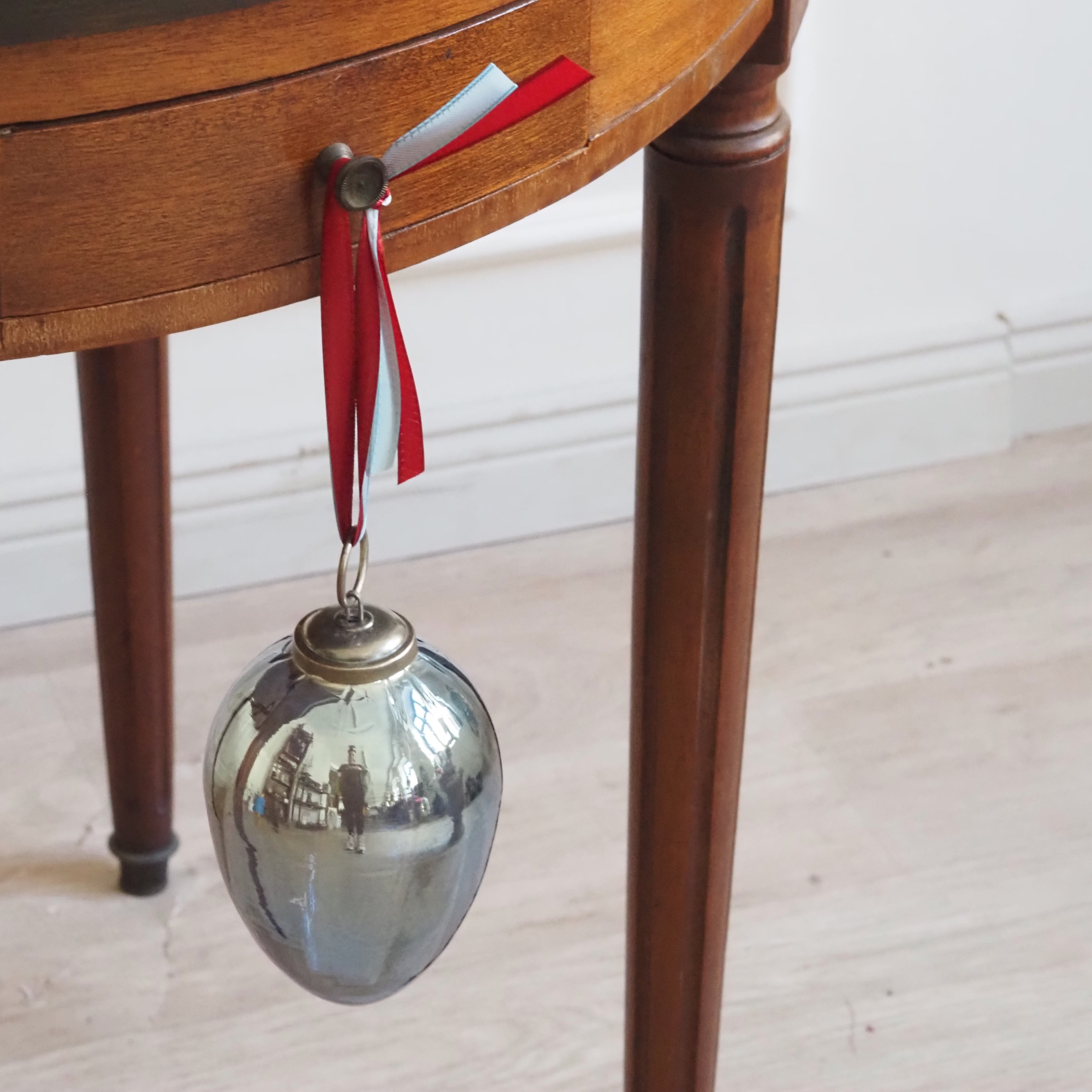 Glasei Set · Dekoratives Glasornament in Babyblau mit Schleife