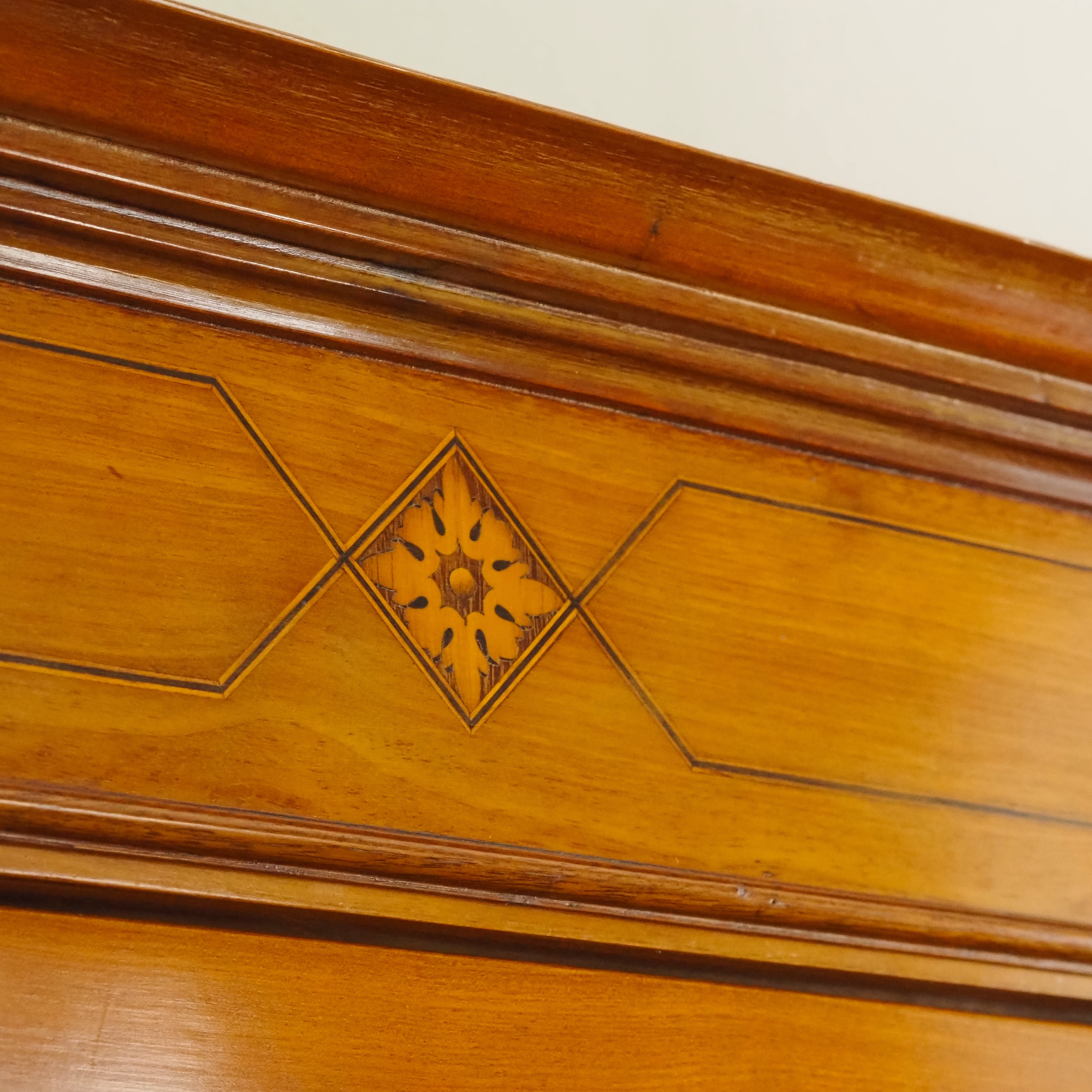 Sekretär mit Aufsatzvitrine um 1900