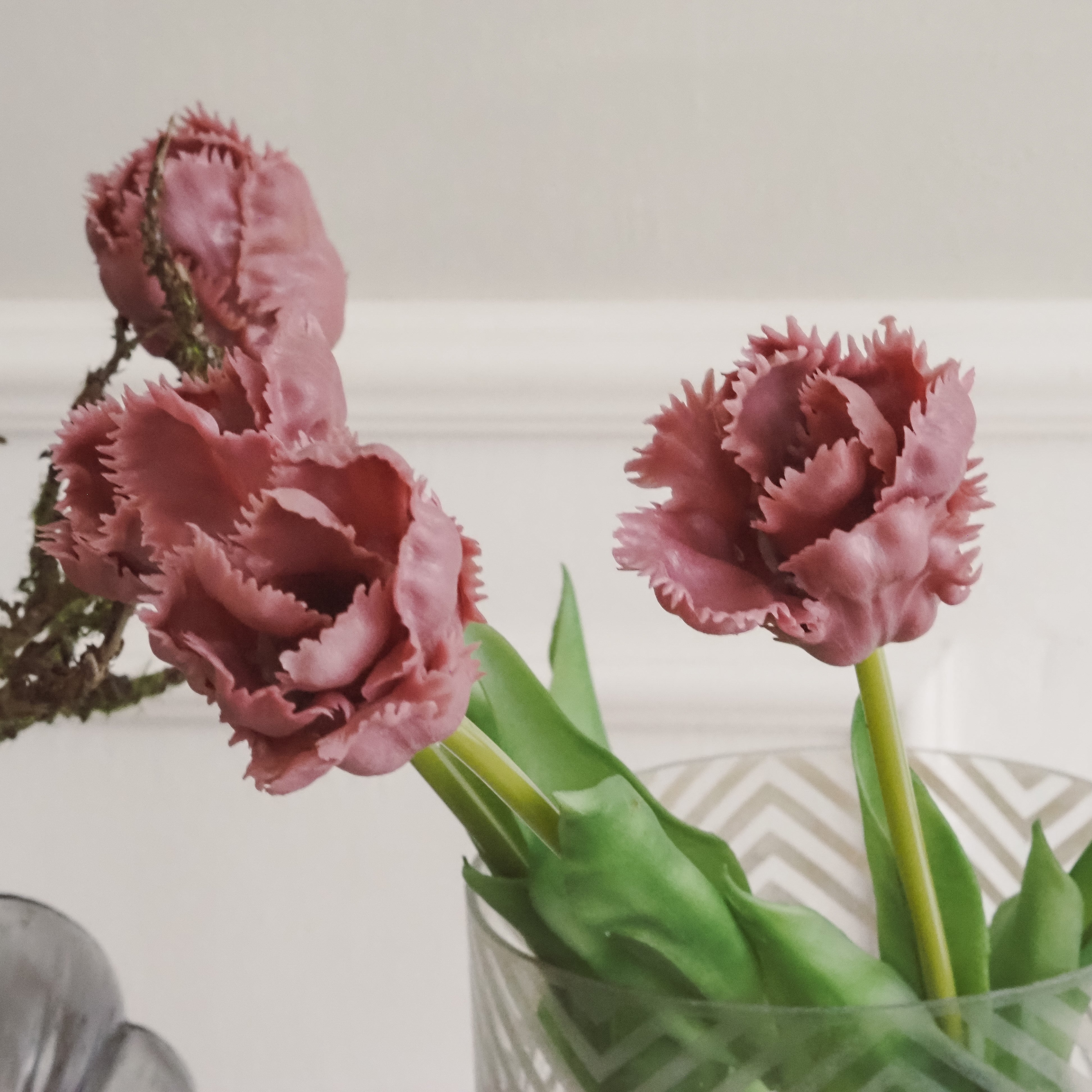 Papagei-Tulpen Bündel · dekorative Frühlingsblüten in dunklem Rosa, Kunstblumen