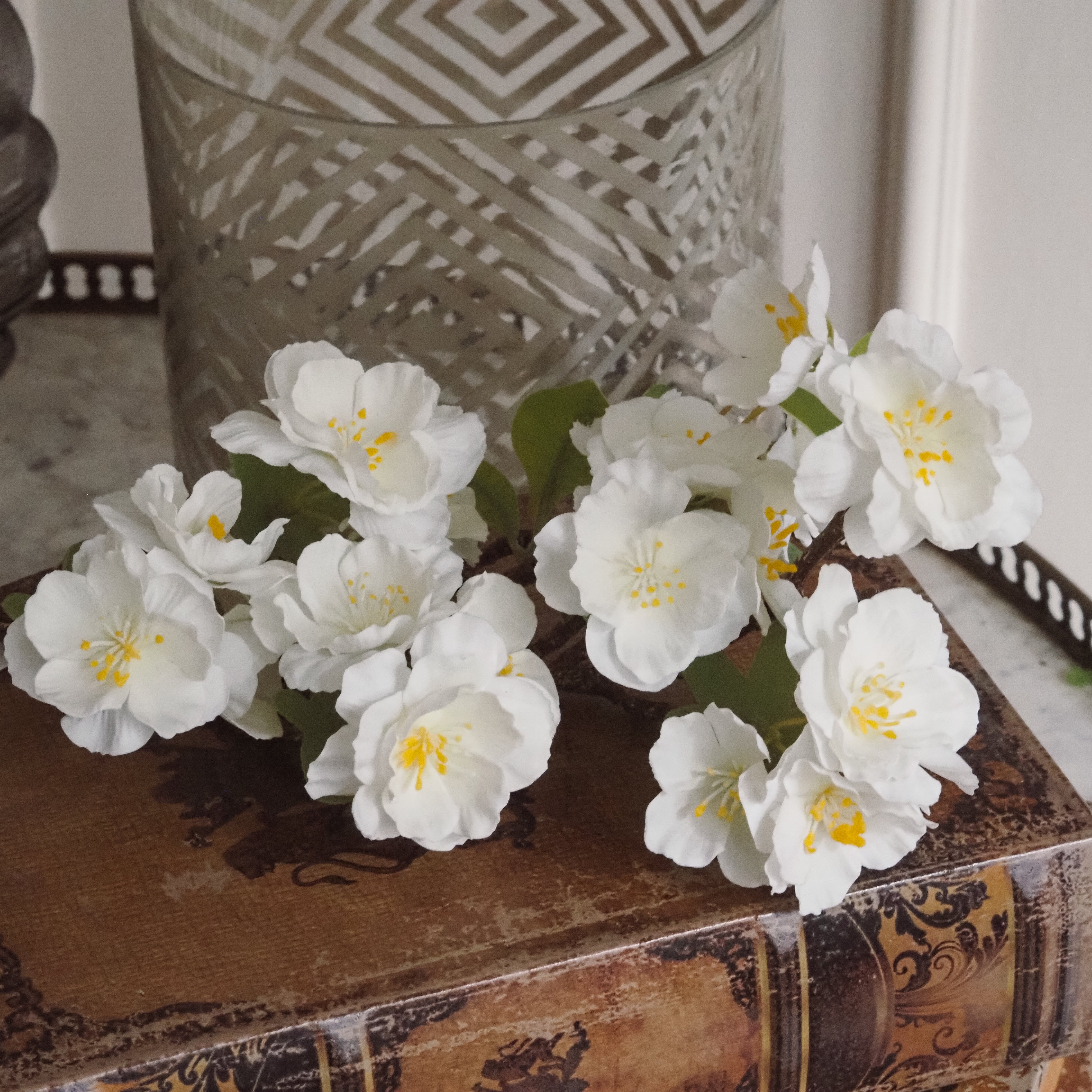 Kirschblütenzweig · künstlicher Dekorationszweig in Weiß