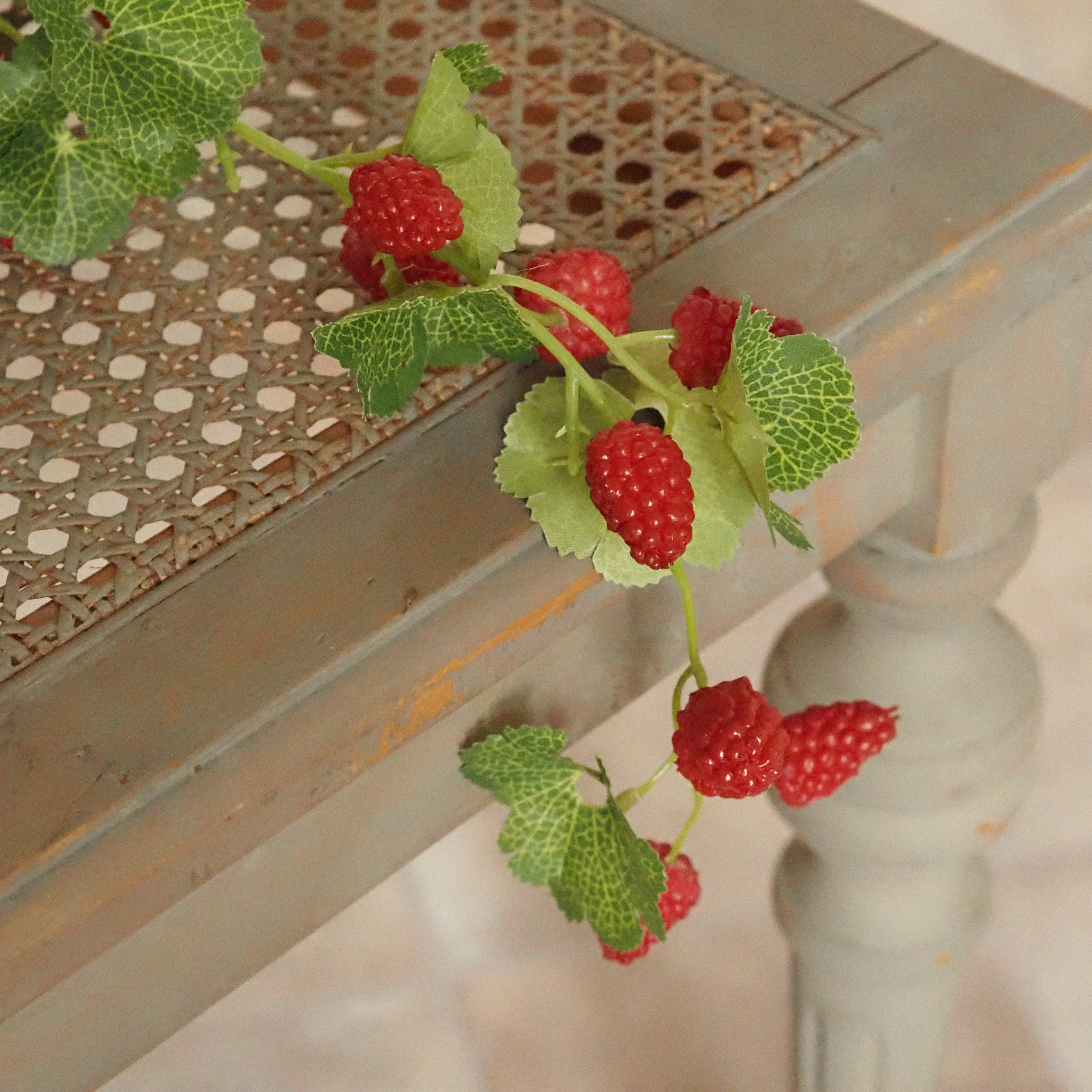 Himbeer-Girlande Rot · Fruchtranke mit textilem Blattwerk