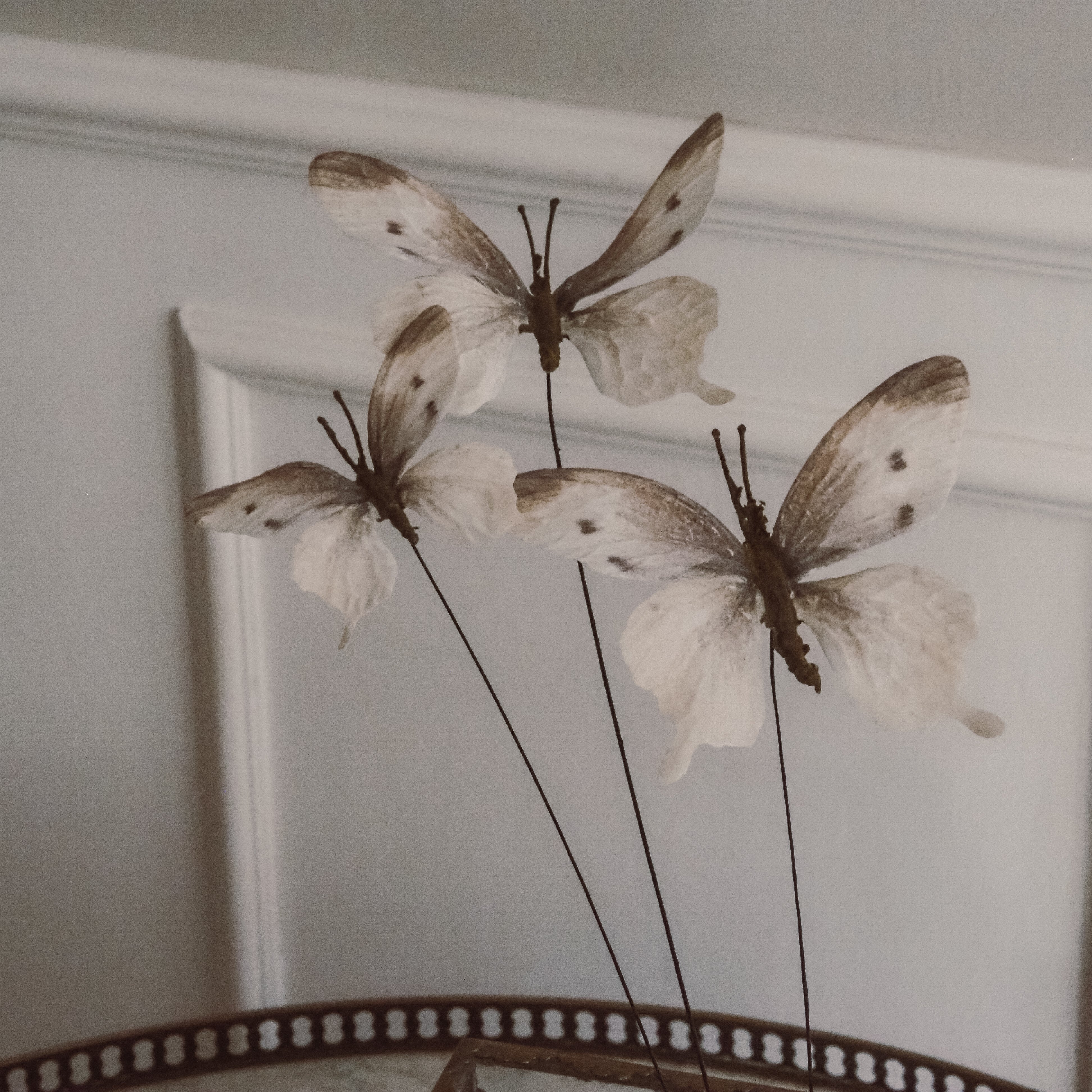 Schmetterlinge auf Draht · florale Dekorationselemente für den Frühling
