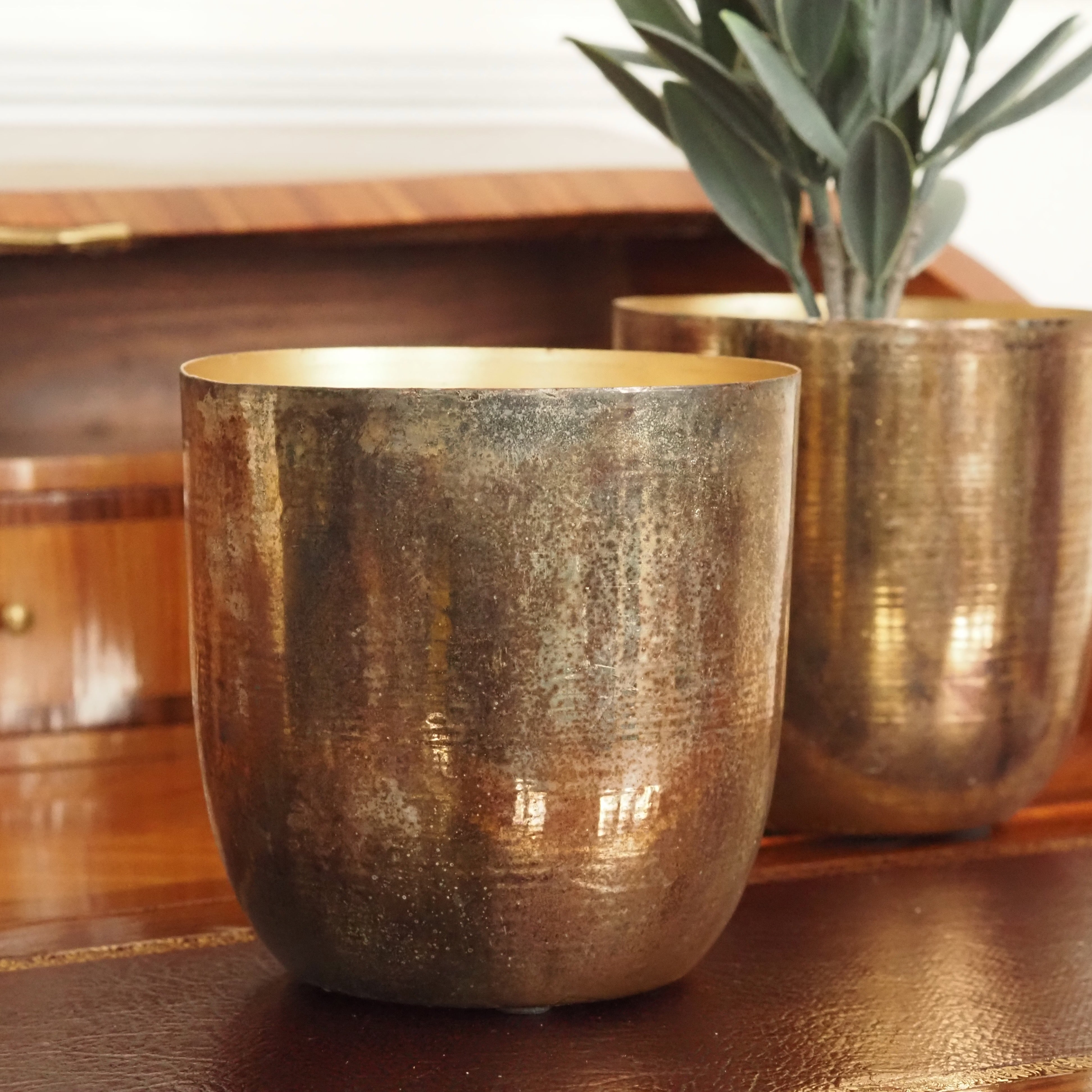 Blumentopf · antikgoldene Metalloptik / Übertopf im Vintage-Stil