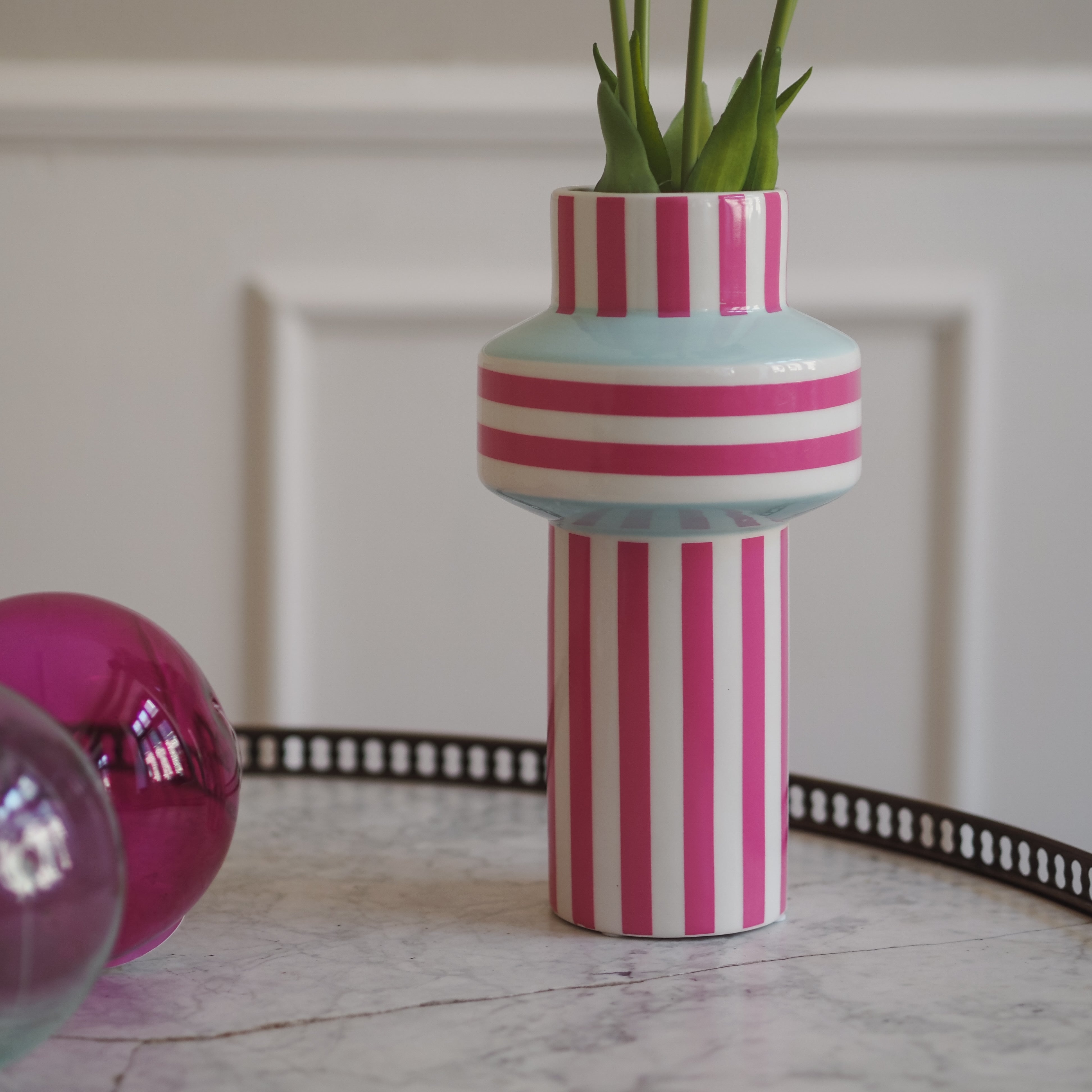 Keramikvase in pink weiß mint · Postmoderne Farbgestaltung / skulpturale Form / Blumenvase