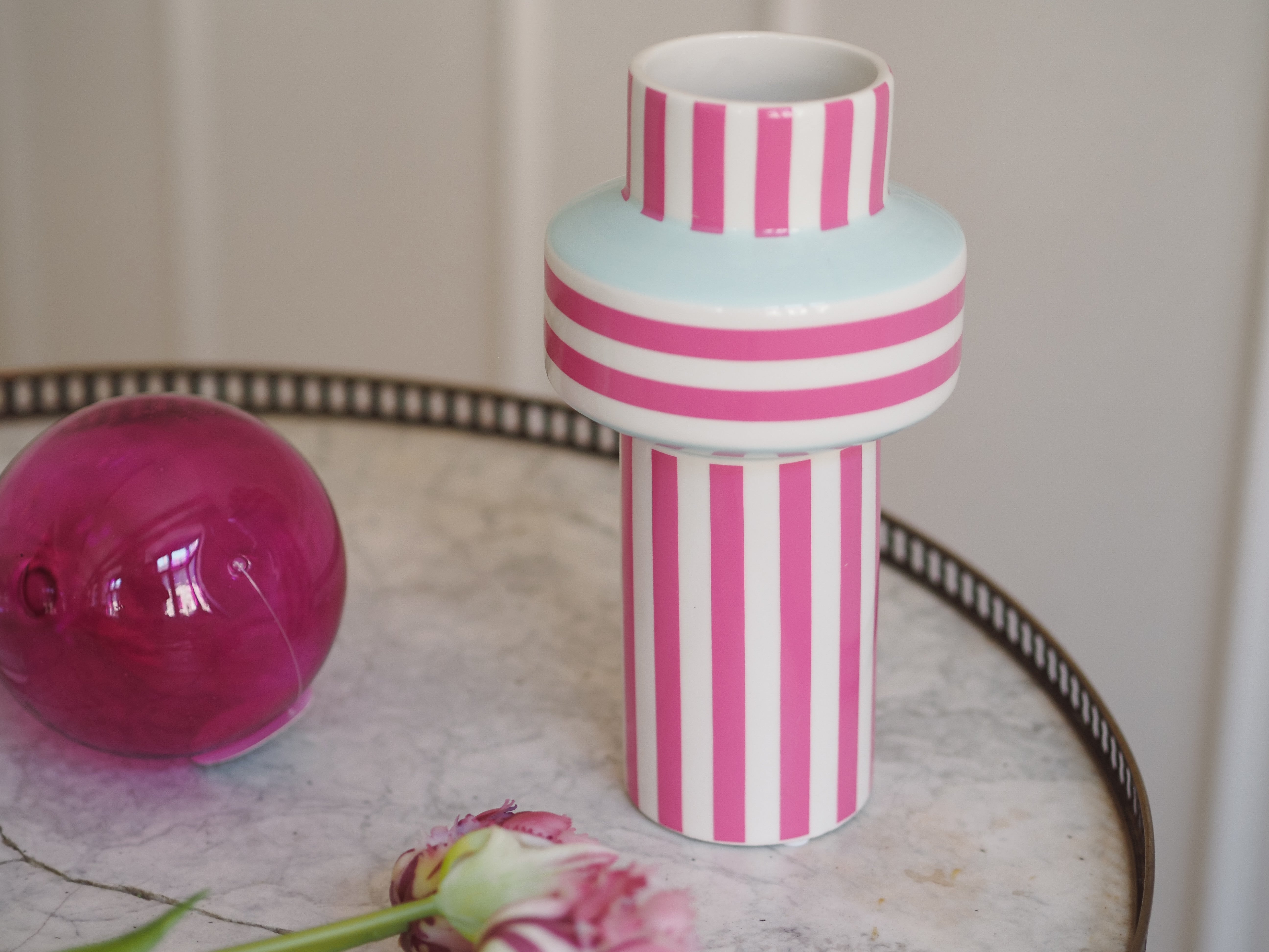Keramikvase in pink weiß mint · Postmoderne Farbgestaltung / skulpturale Form / Blumenvase