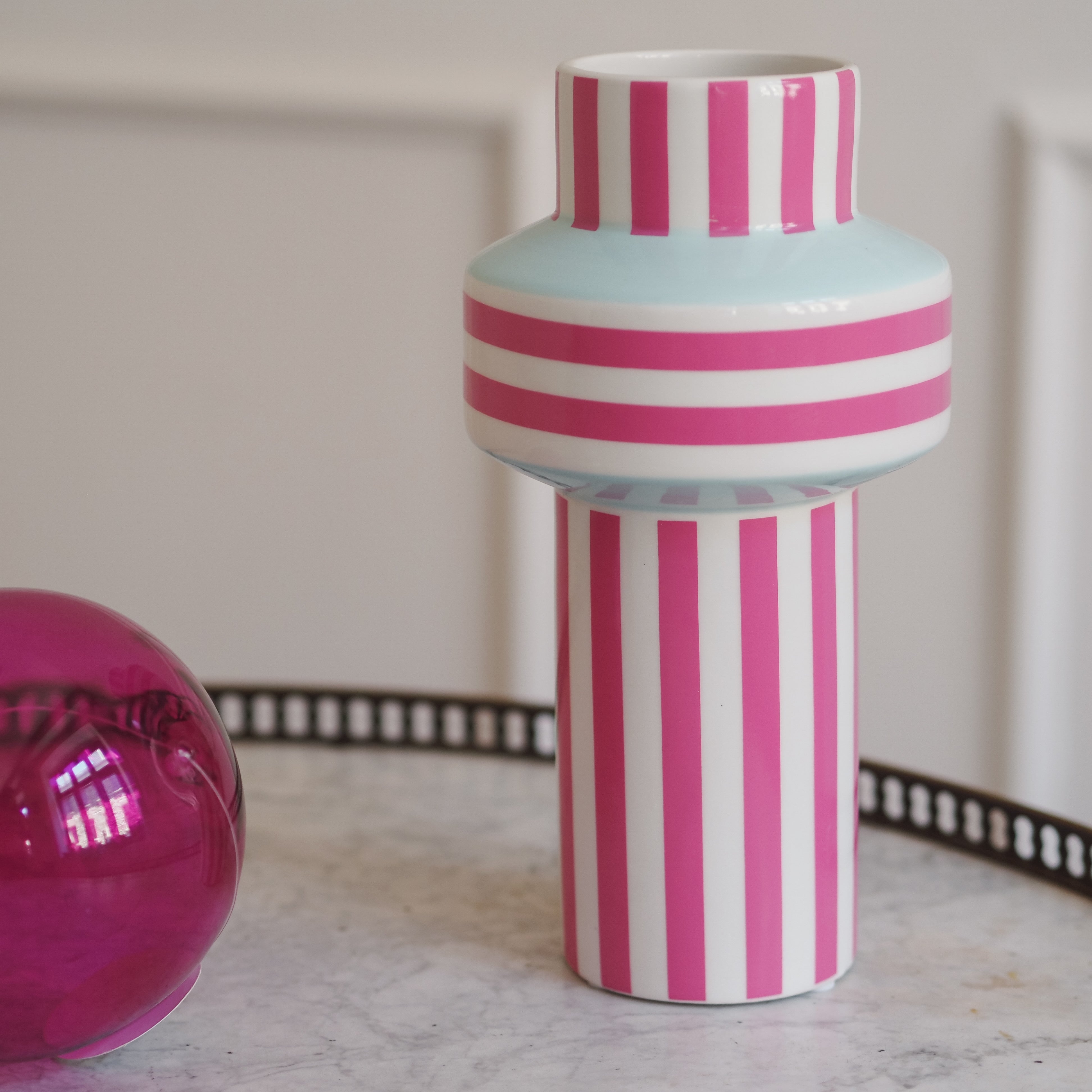 Keramikvase in pink weiß mint · Postmoderne Farbgestaltung / skulpturale Form / Blumenvase