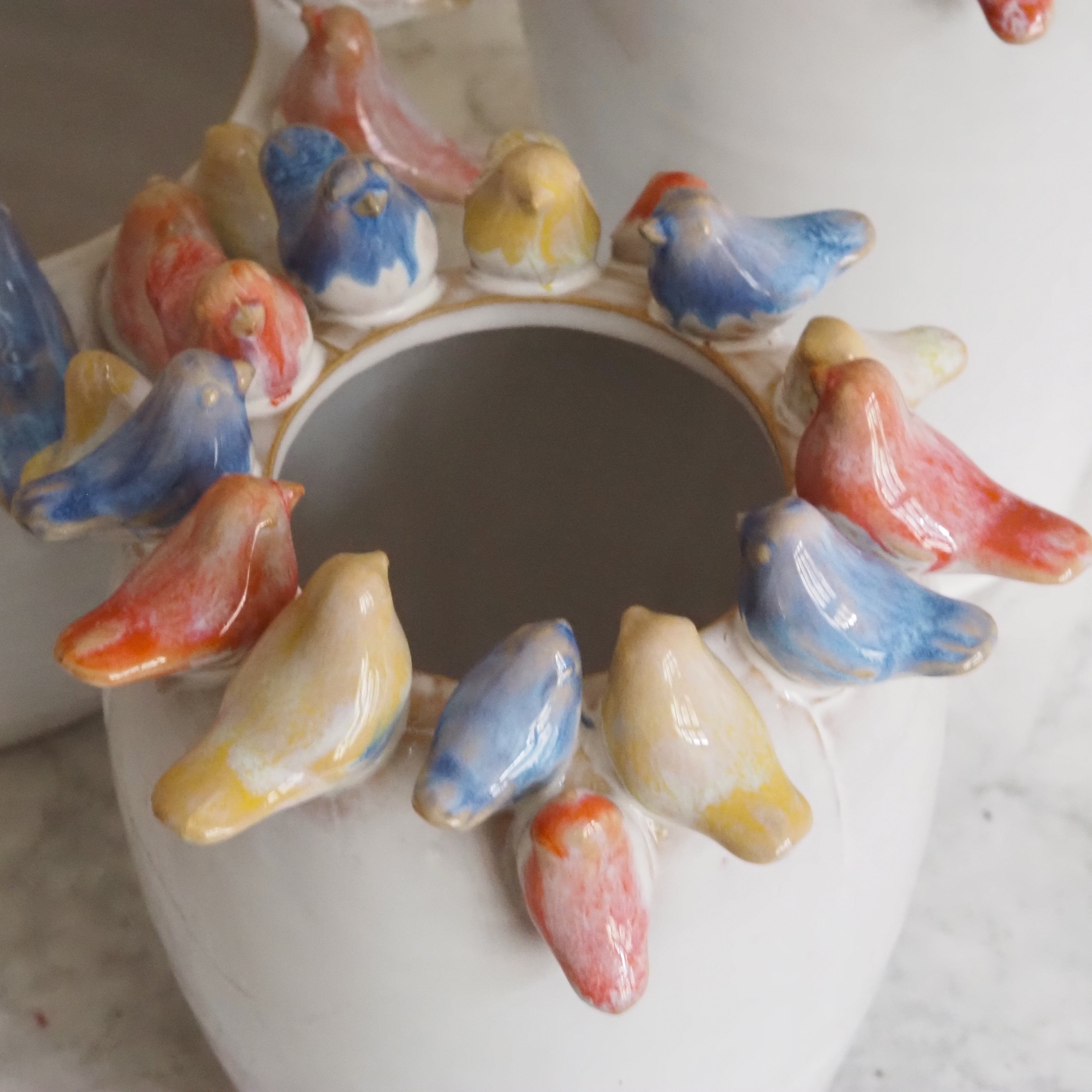 Keramikvase mit plastischem Vogeldekor · dekorative Keramik Blumenvase