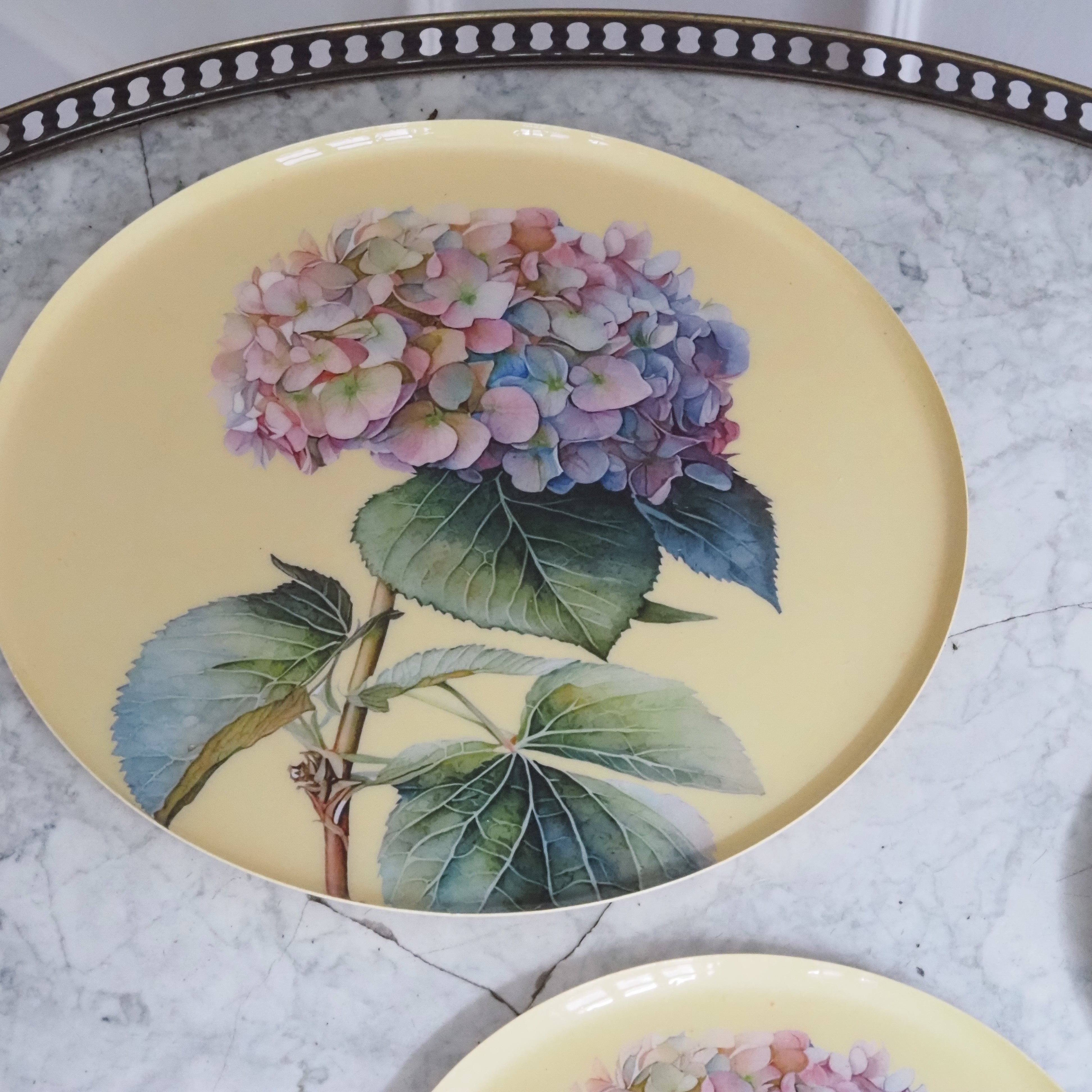 Hortensien Teller Set · Botanisches Tablettset mit floraler Illustration
