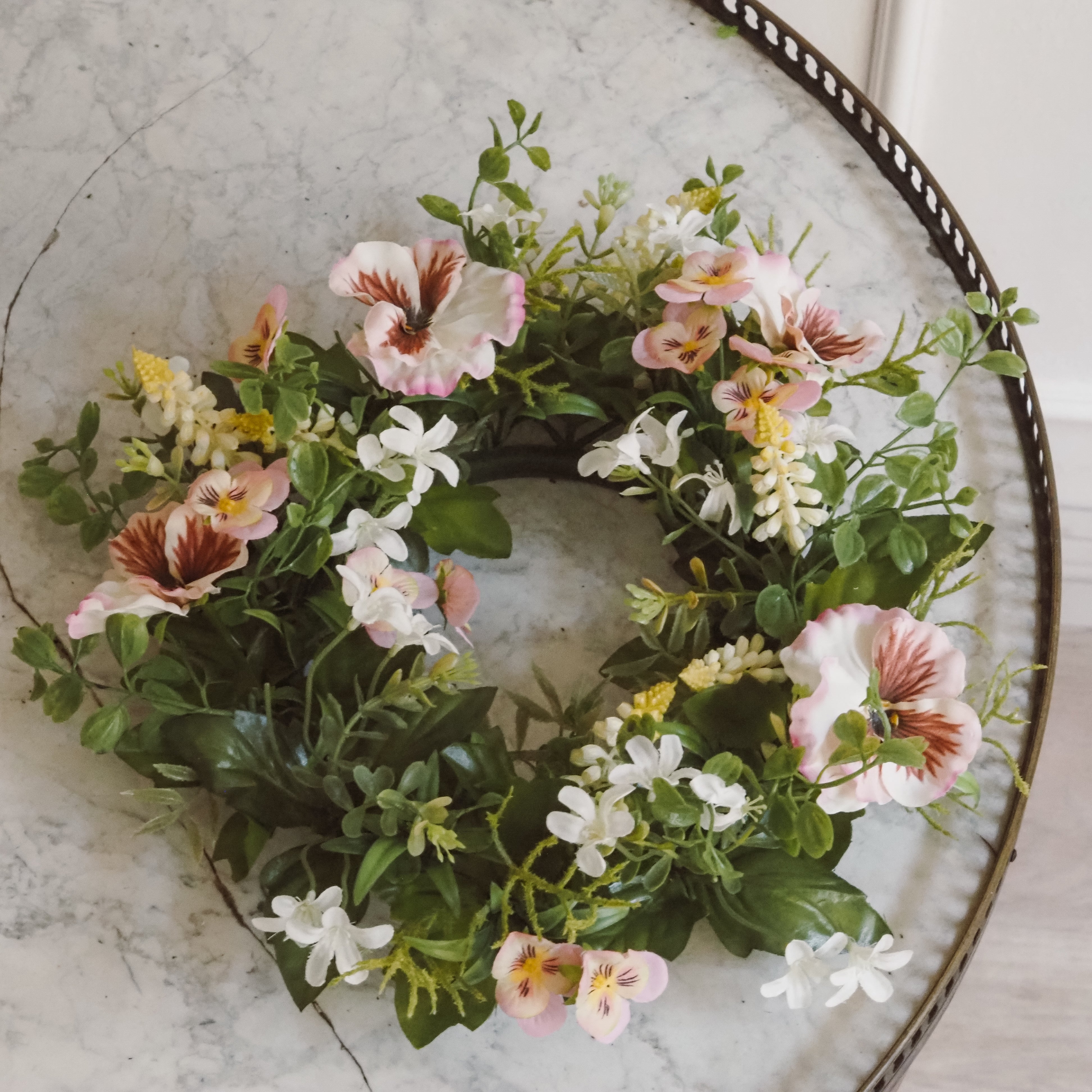 Blütenkranz Frühling · floraler Dekokranz mit rosa und weißen Blüten