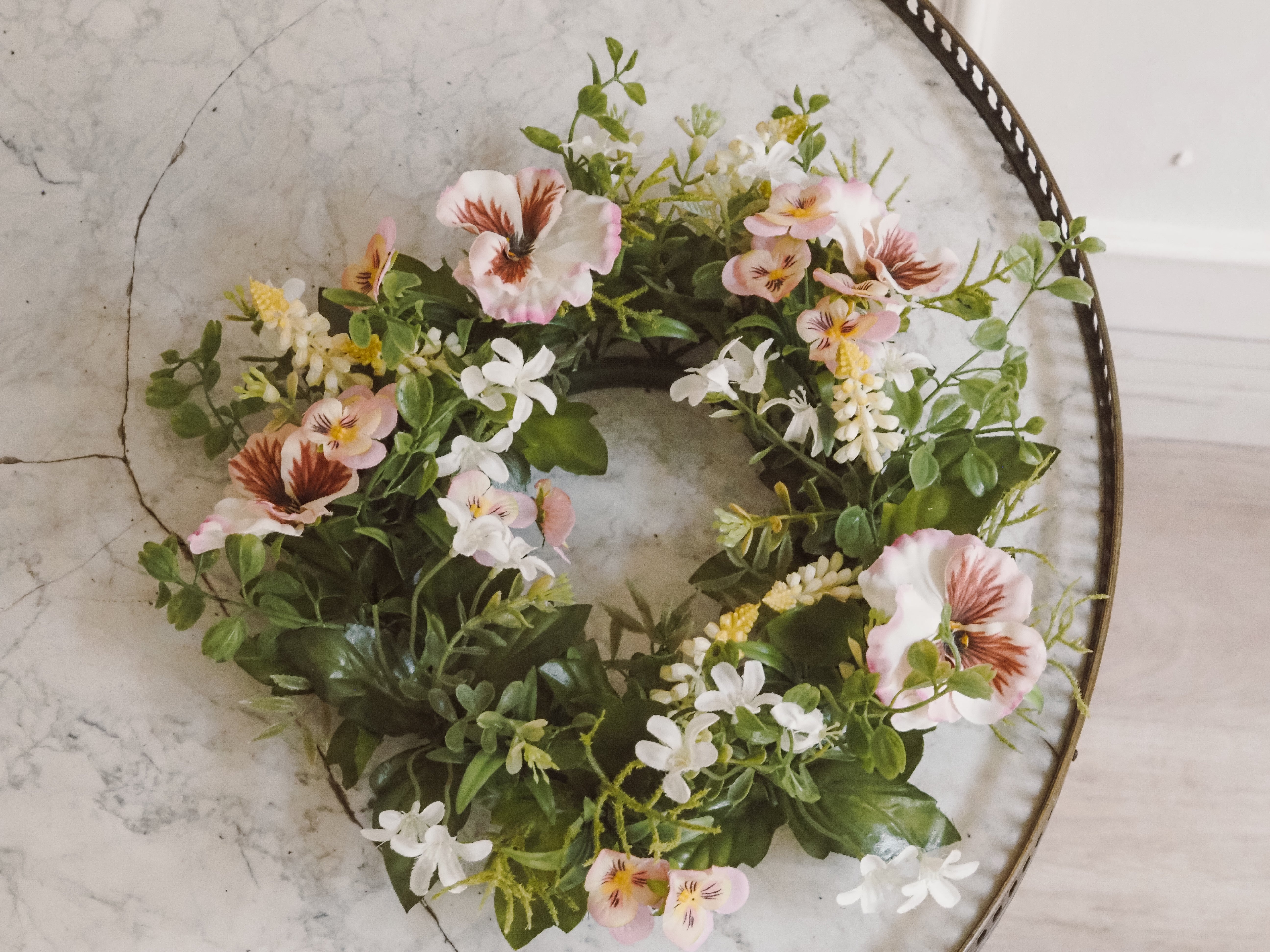 Blütenkranz Frühling · floraler Dekokranz mit rosa und weißen Blüten