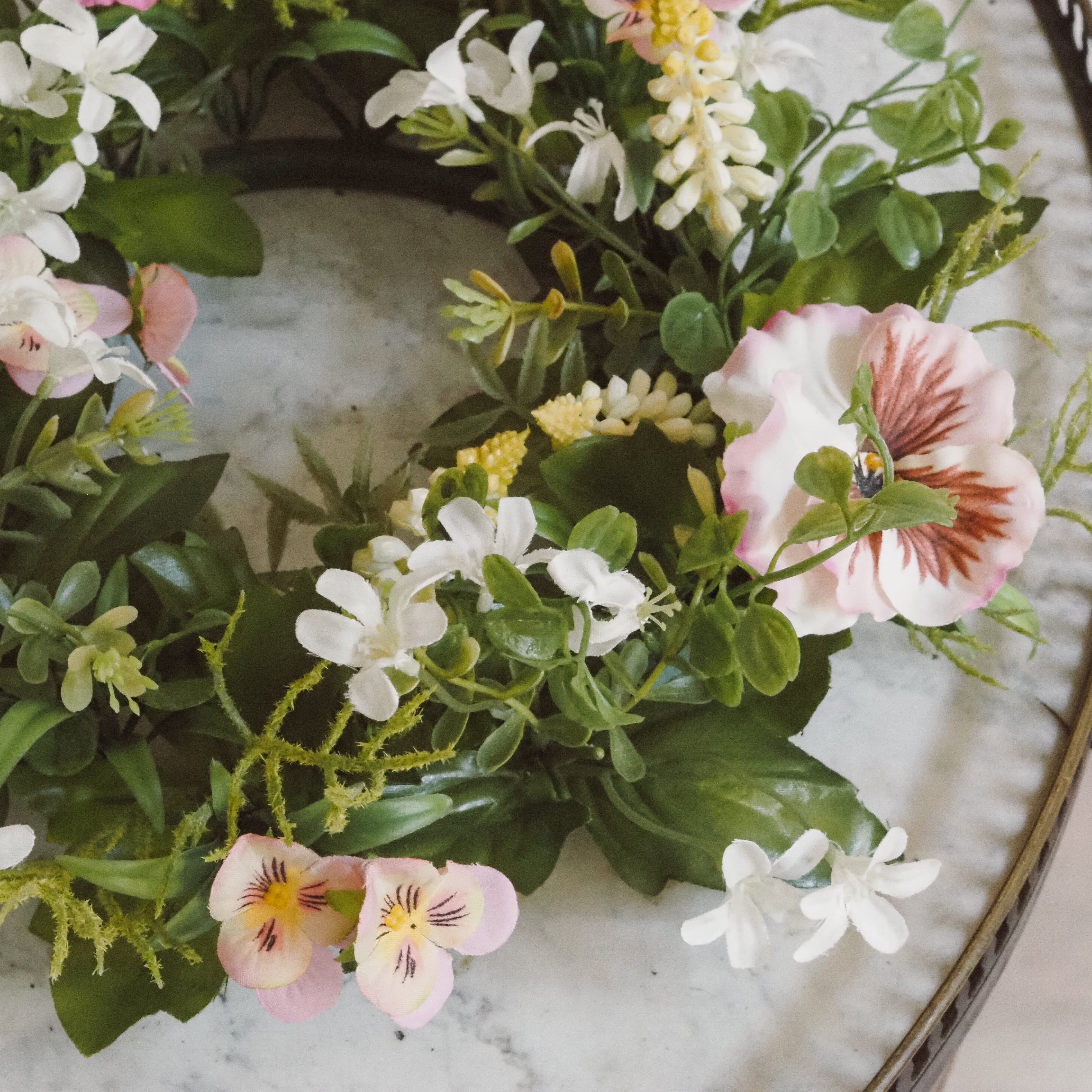Blütenkranz Frühling · floraler Dekokranz mit rosa und weißen Blüten
