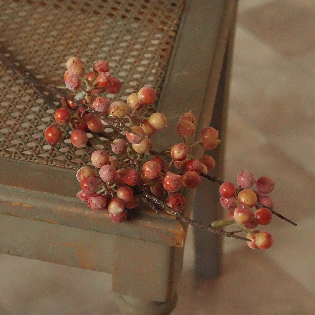 Beerenzweig Rosérot · Naturnahe Herbstdekoration