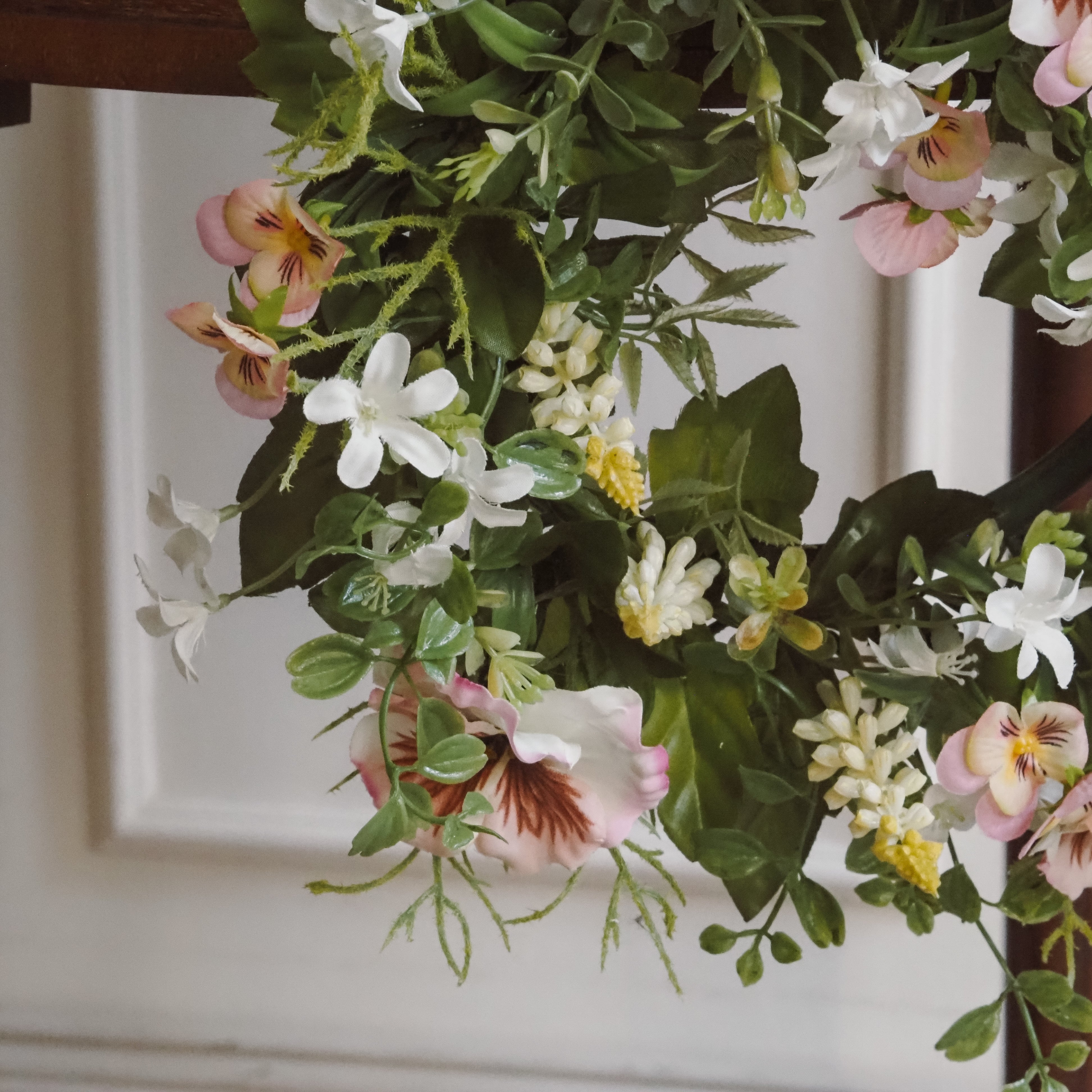 Blütenkranz Frühling · floraler Dekokranz mit rosa und weißen Blüten