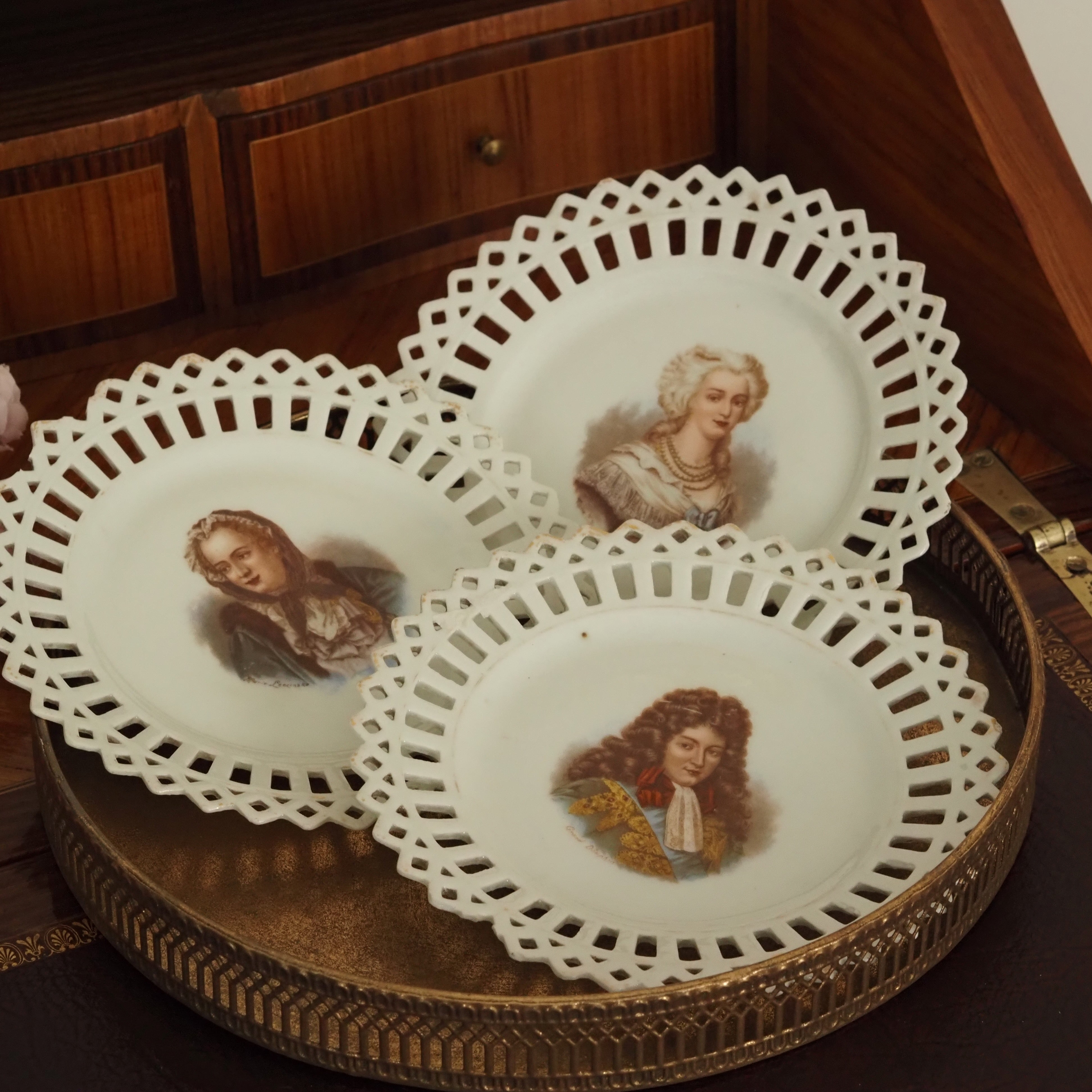 Vintage Porzellanteller 3er Set · Durchbruchrand mit historischen Porträts