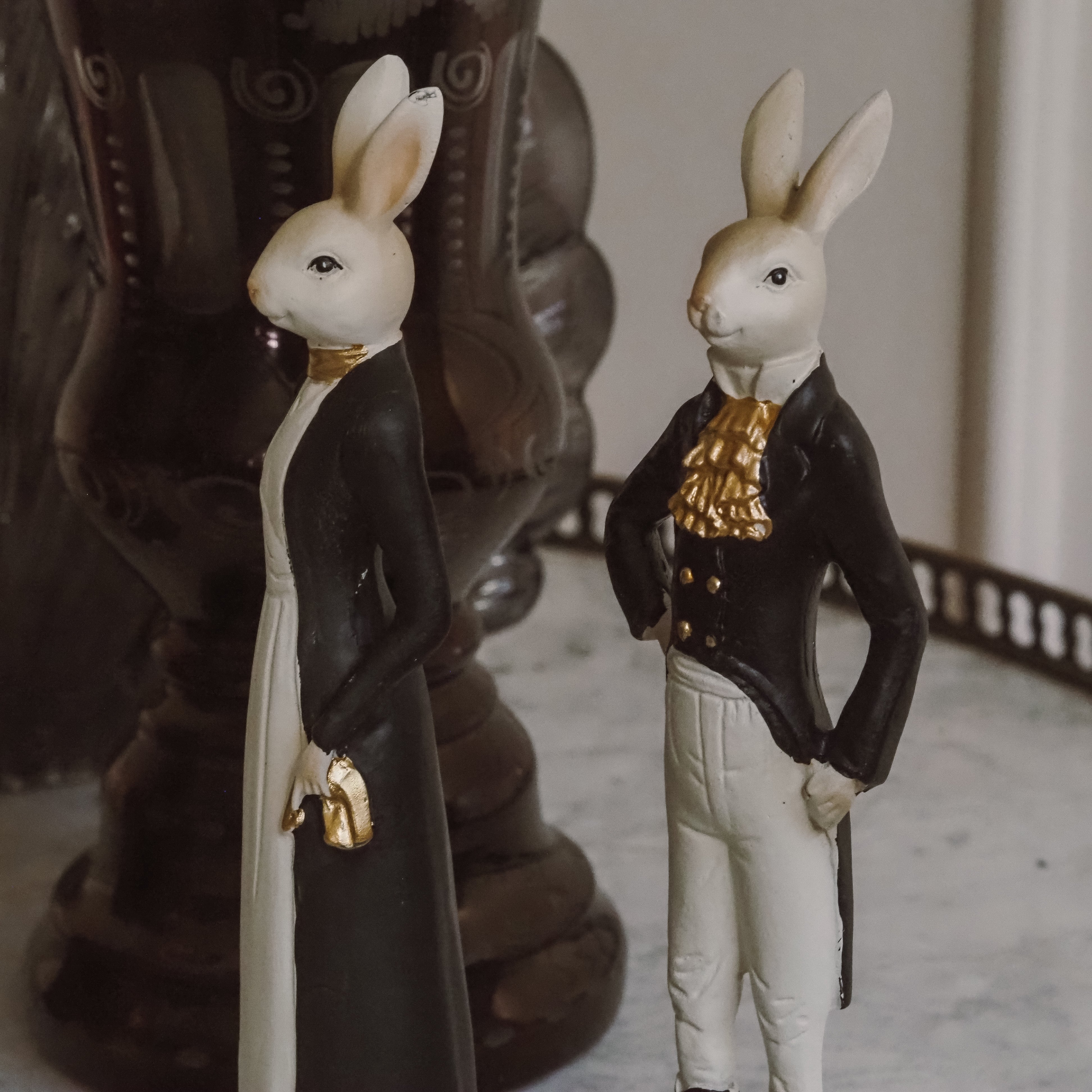 Hasenpaar · Figurenset in Schwarz-Weiß-Gold, Vintage Nostalgie Osterhasen