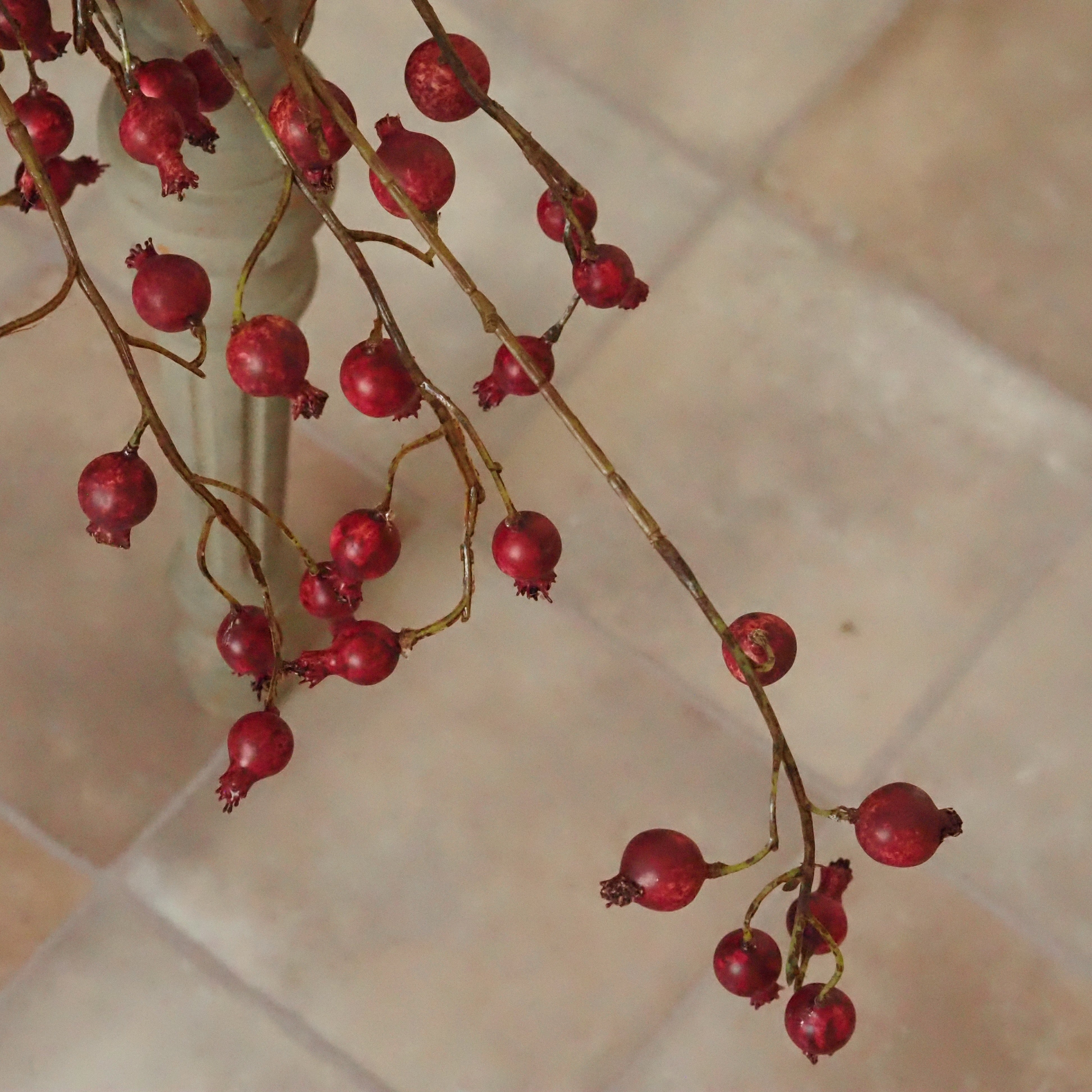 Dekozweig Rot · Granatapfel-Optik
