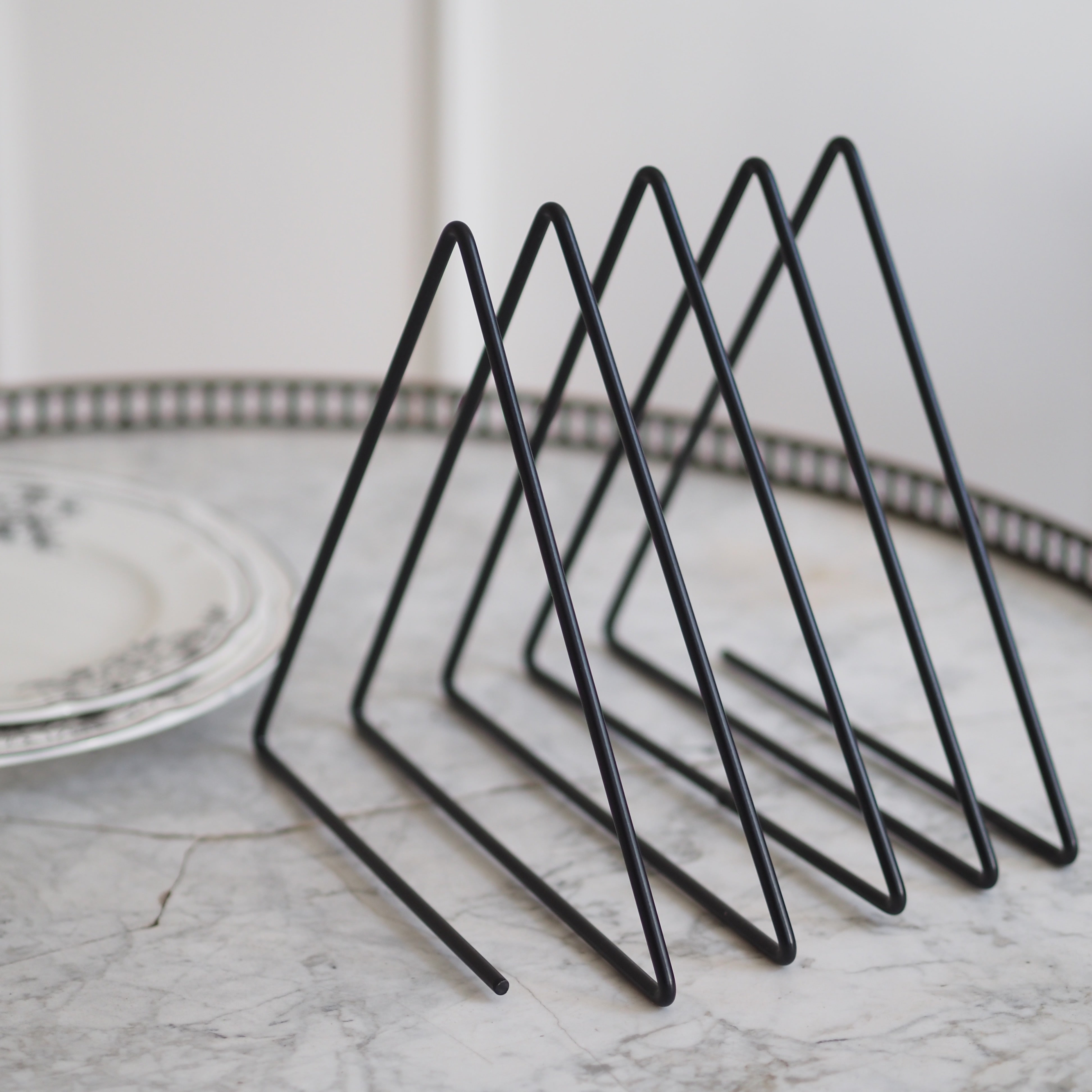 Tellerhalter aus schwarzem Metall · moderner Geschirrhalter