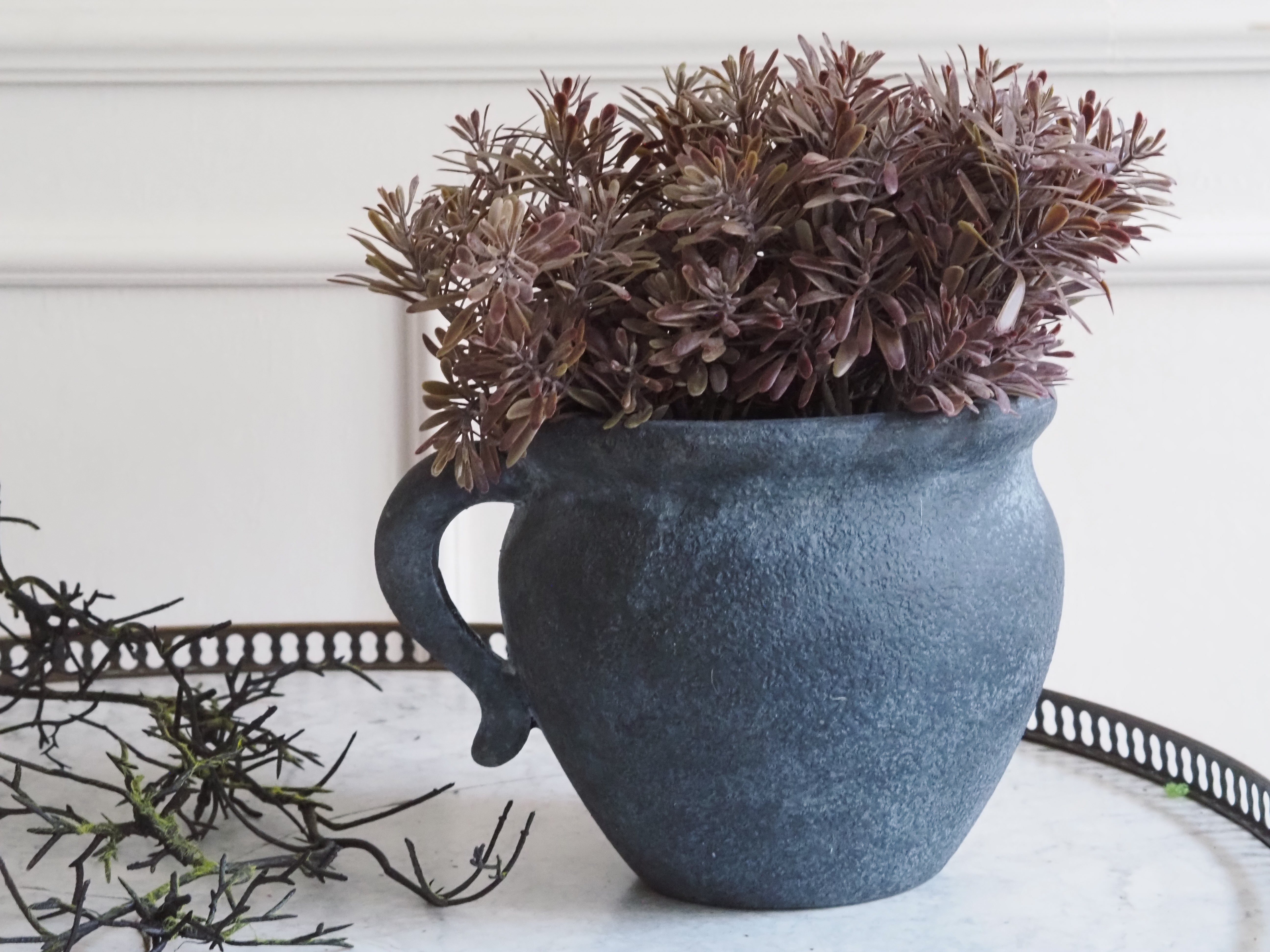 Keramik-Blumentopf mit Henkel · Steinoptik Gefäß für Pflanzen