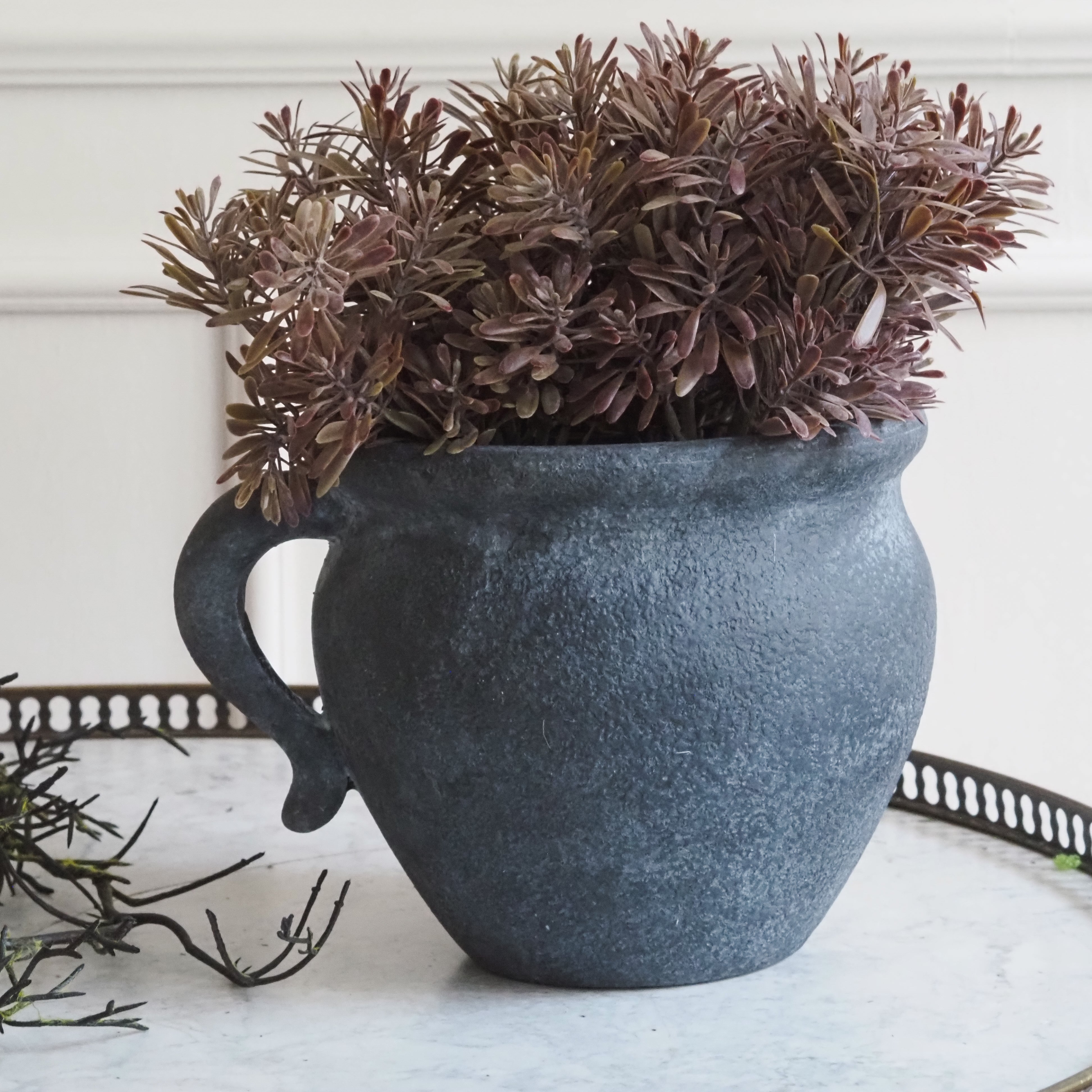 Keramik-Blumentopf mit Henkel · Steinoptik Gefäß für Pflanzen