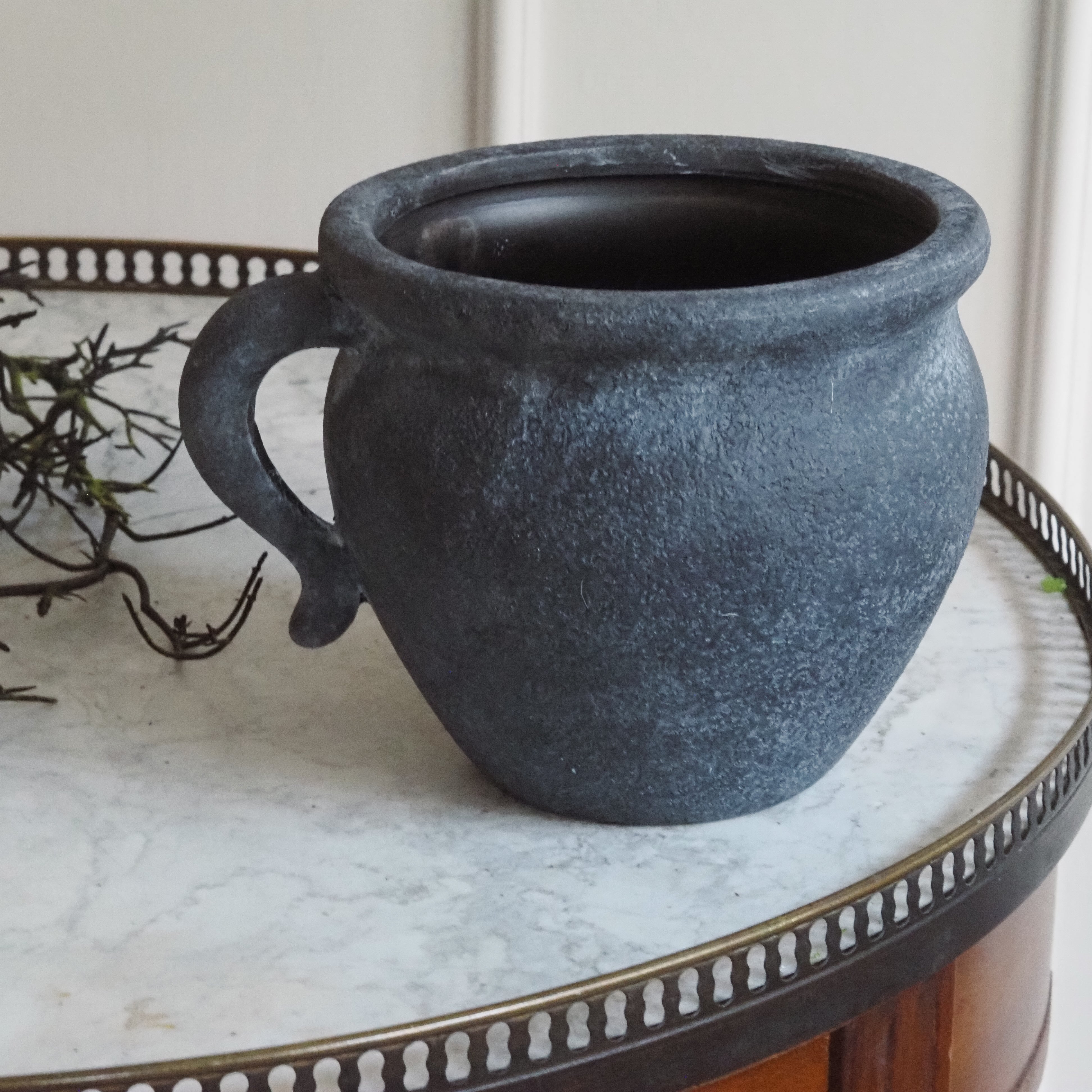 Keramik-Blumentopf mit Henkel · Steinoptik Gefäß für Pflanzen