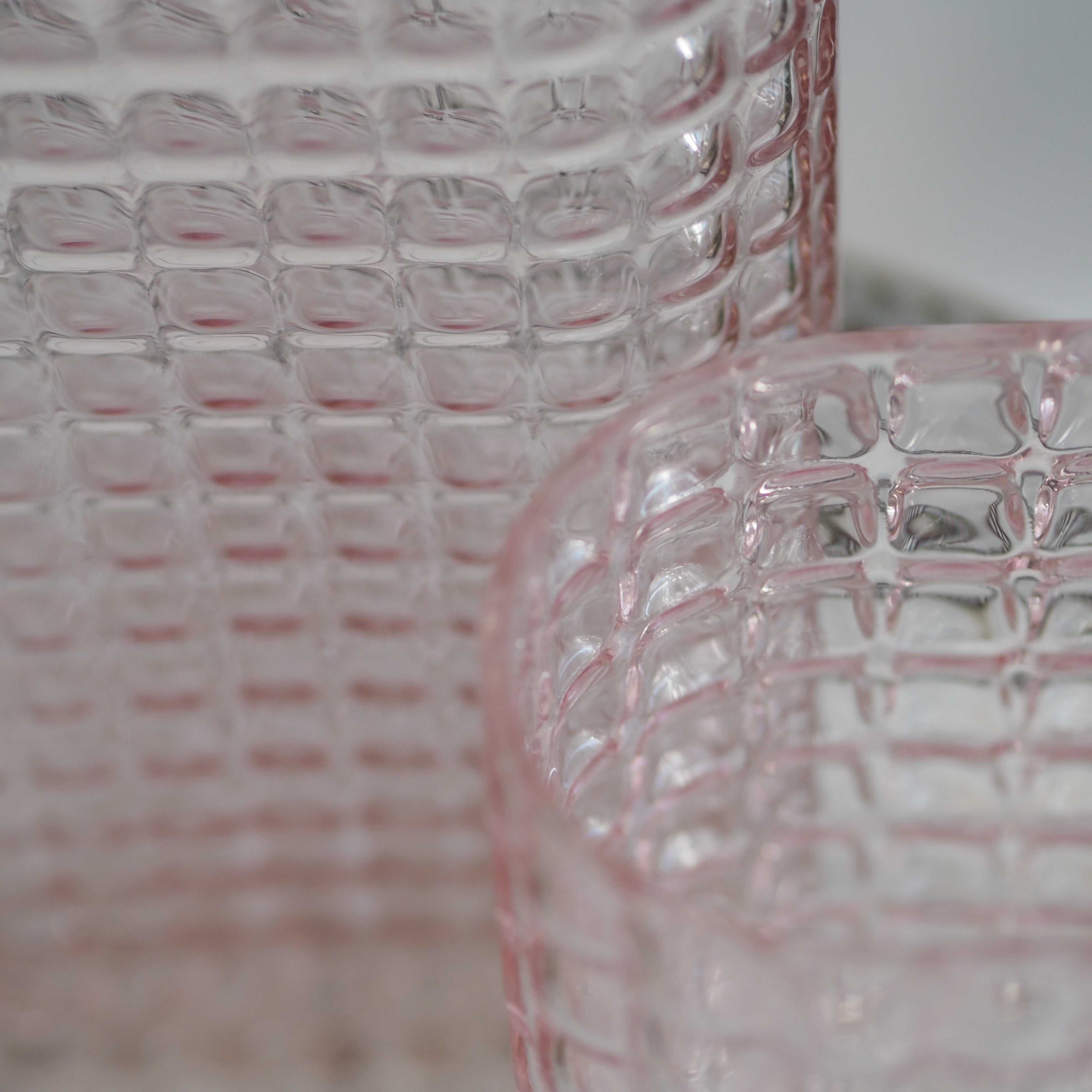 Glasvase · strukturiertes Glas mit Rosé-Ton · moderne Dekorvase