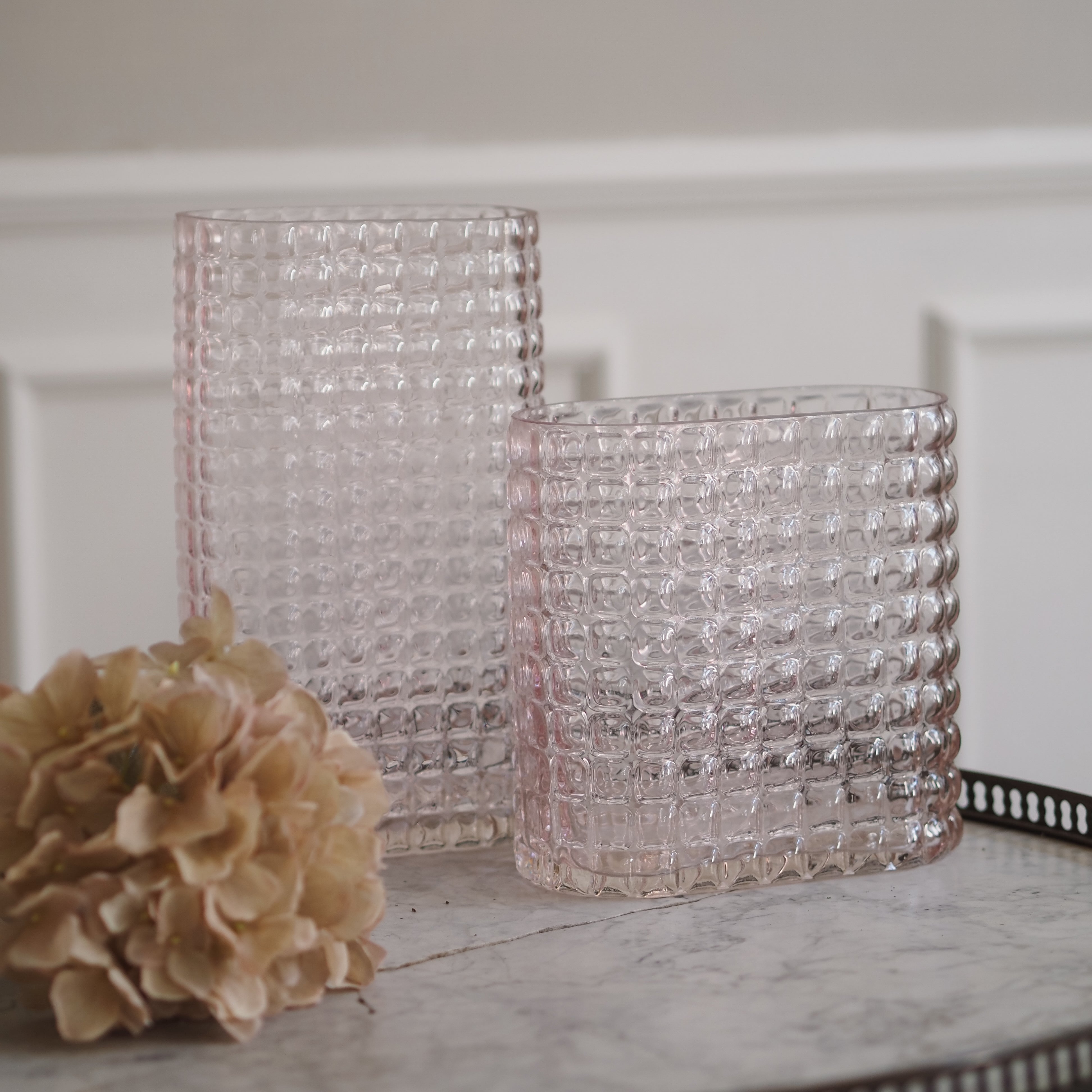 Glasvase · strukturiertes Glas mit Rosé-Ton · moderne Dekorvase