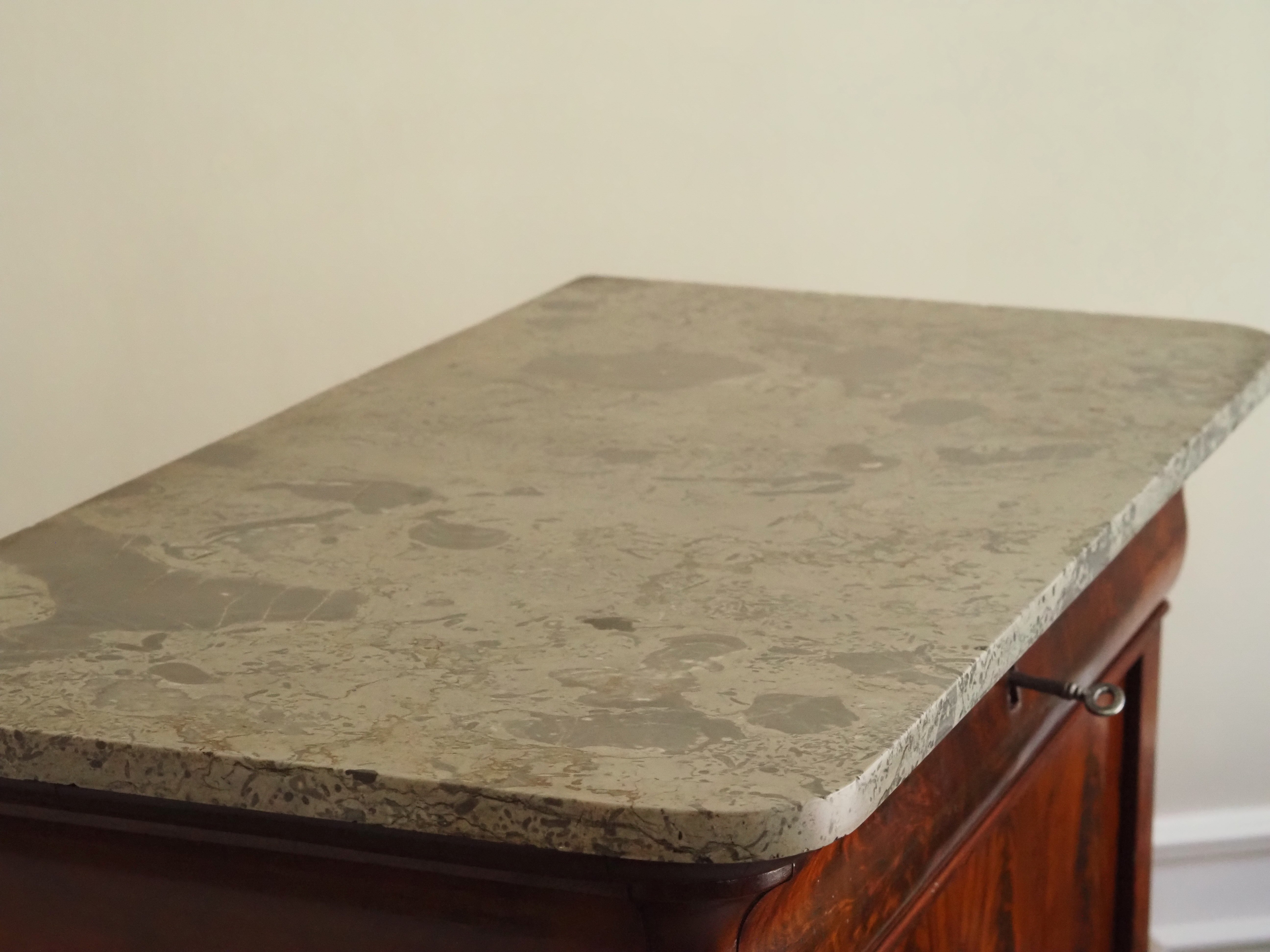 Antiker Sekretär aus Mahagoni mit Marmor - Schreibschrank um 1830