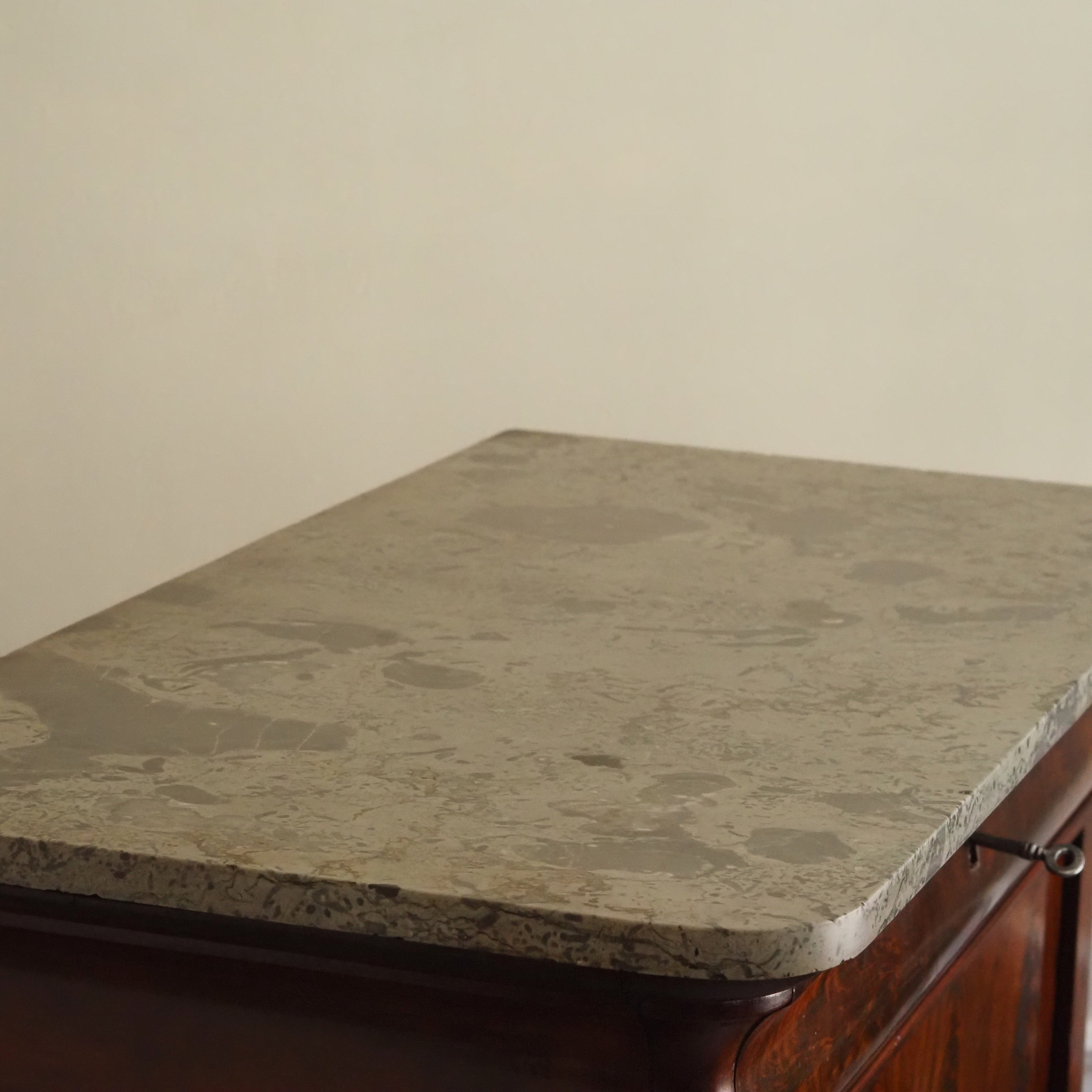 Antiker Sekretär aus Mahagoni mit Marmor - Schreibschrank um 1830