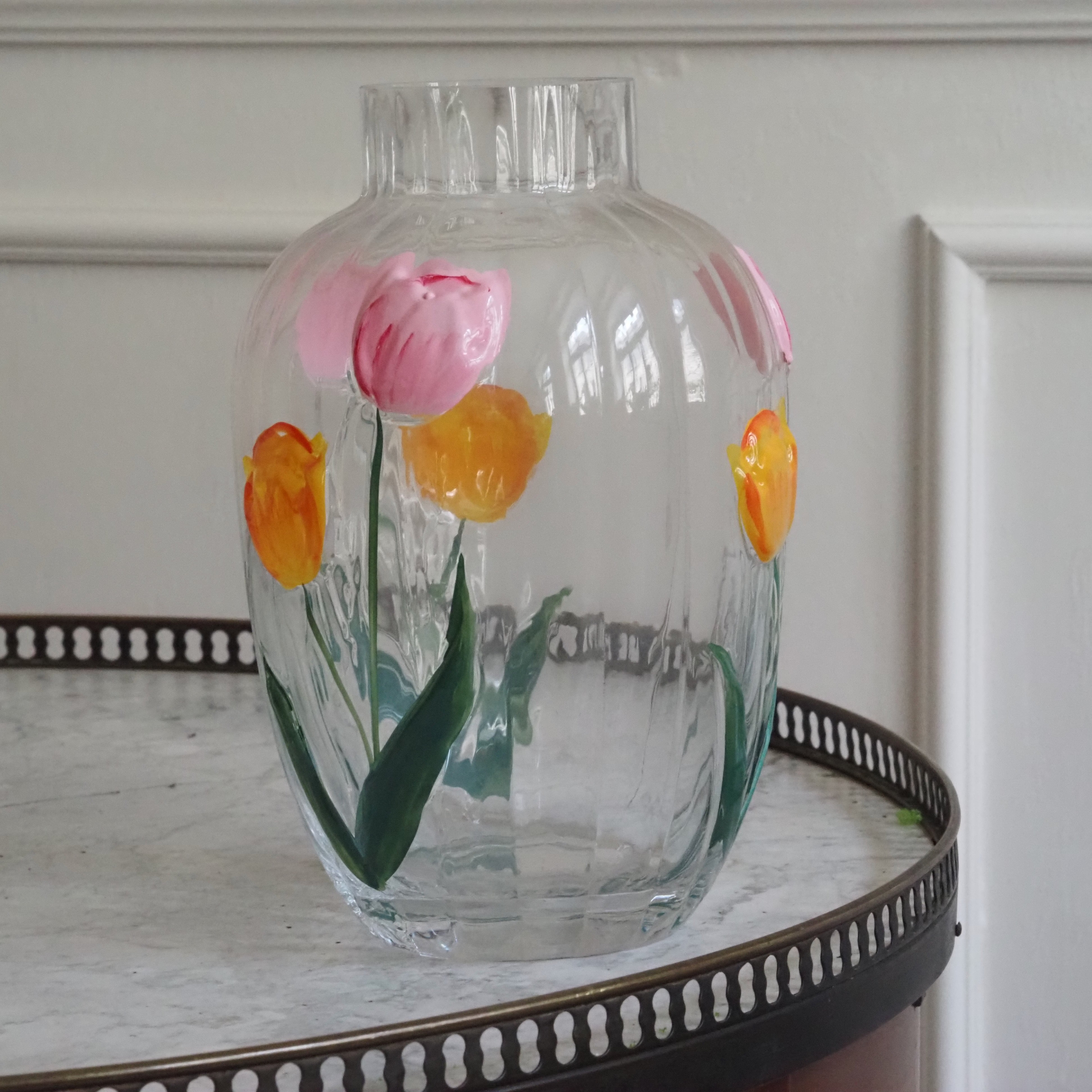 Glasvase mit Tulpenmotiv · handbemalte florale Dekorvase, Blumenvase