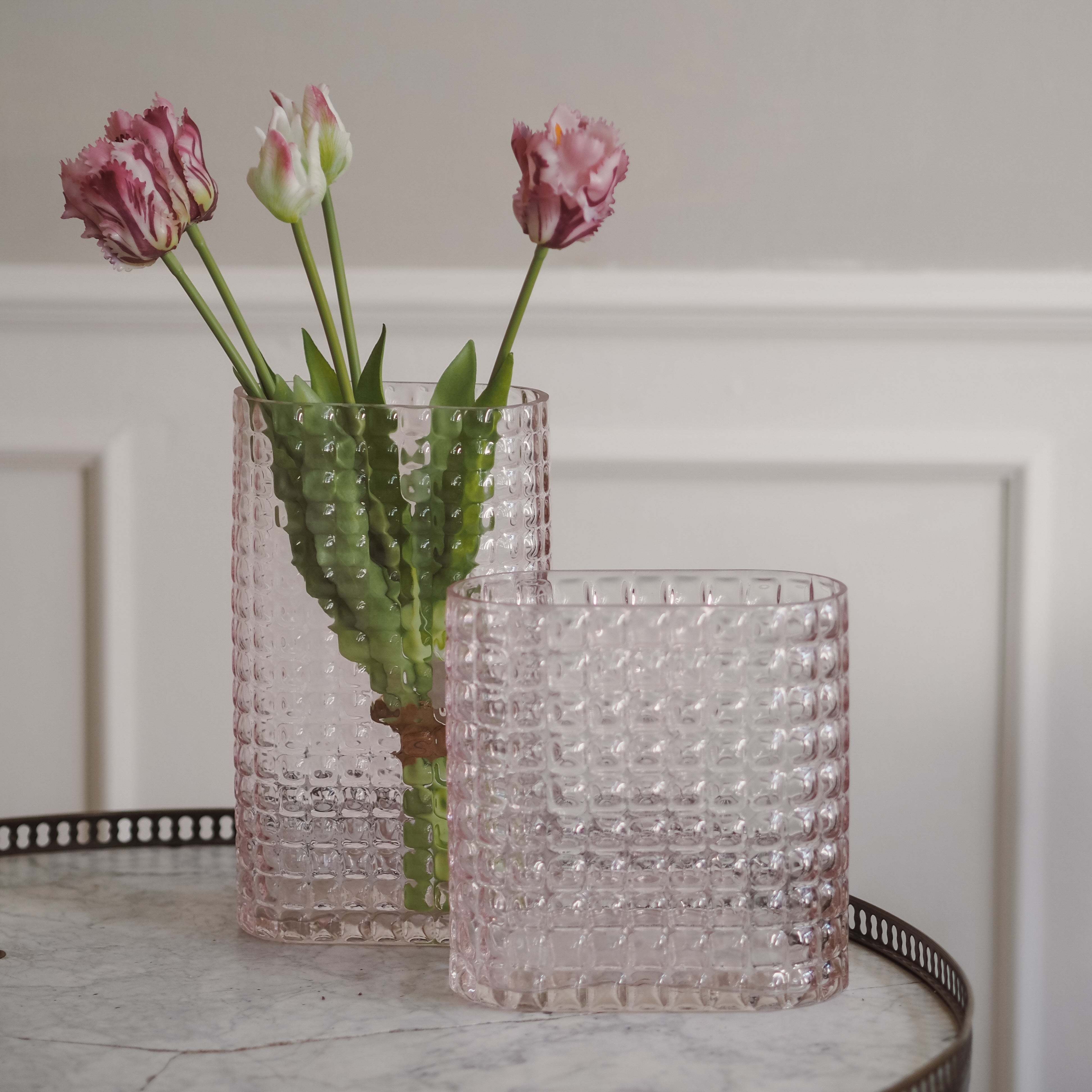 Glasvase · strukturiertes Glas mit Rosé-Ton · moderne Dekorvase