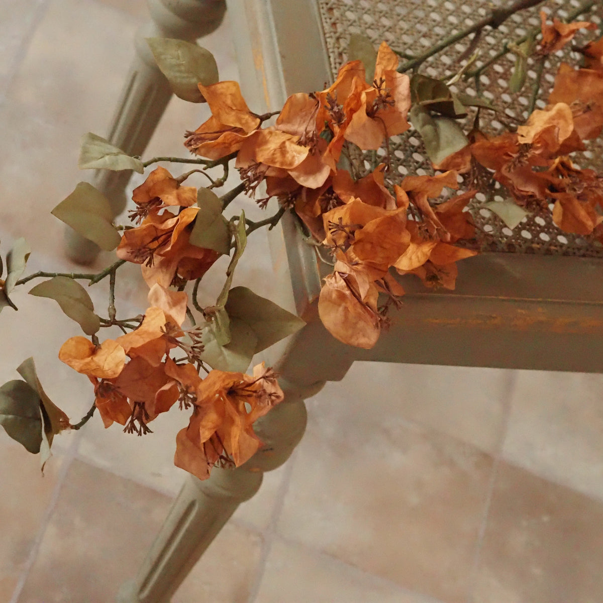 Dekozweig Ocker · Bougainvillea-Blüten in Seidenoptik