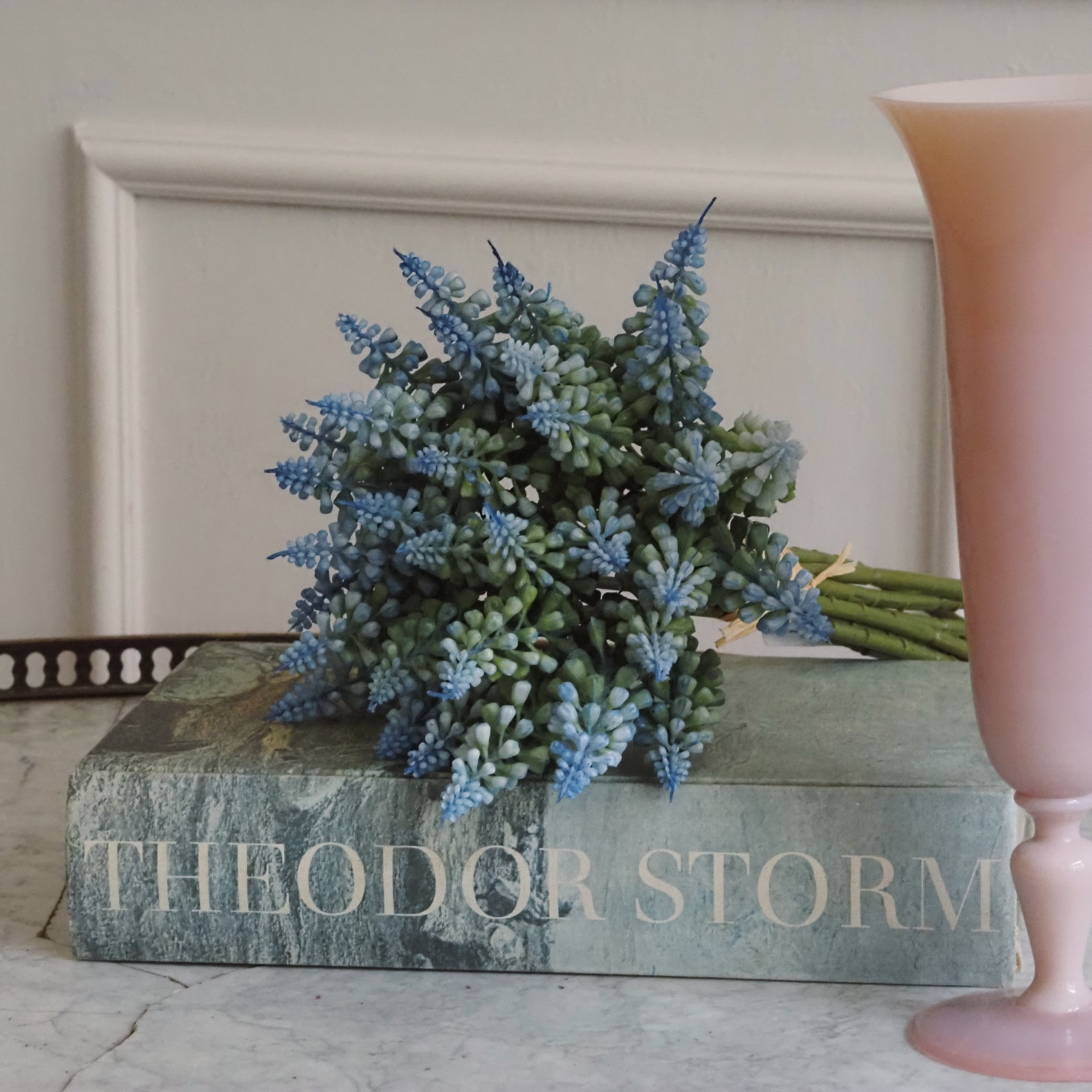 Muscari-Blütenbund · Frühlingszweig in Blau