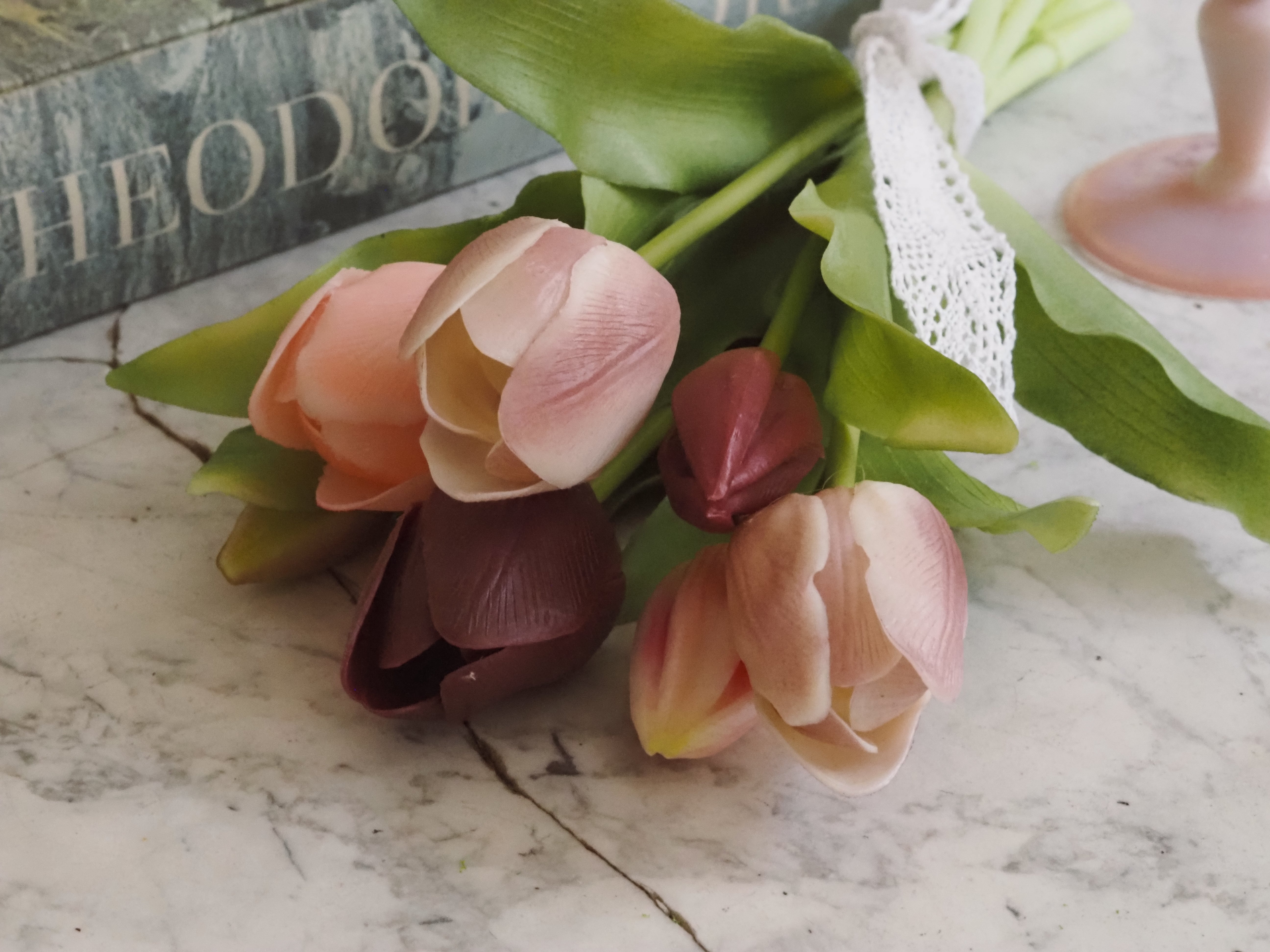 Tulpenbund · dekorativer Frühlingsblumenbund mit Schleife