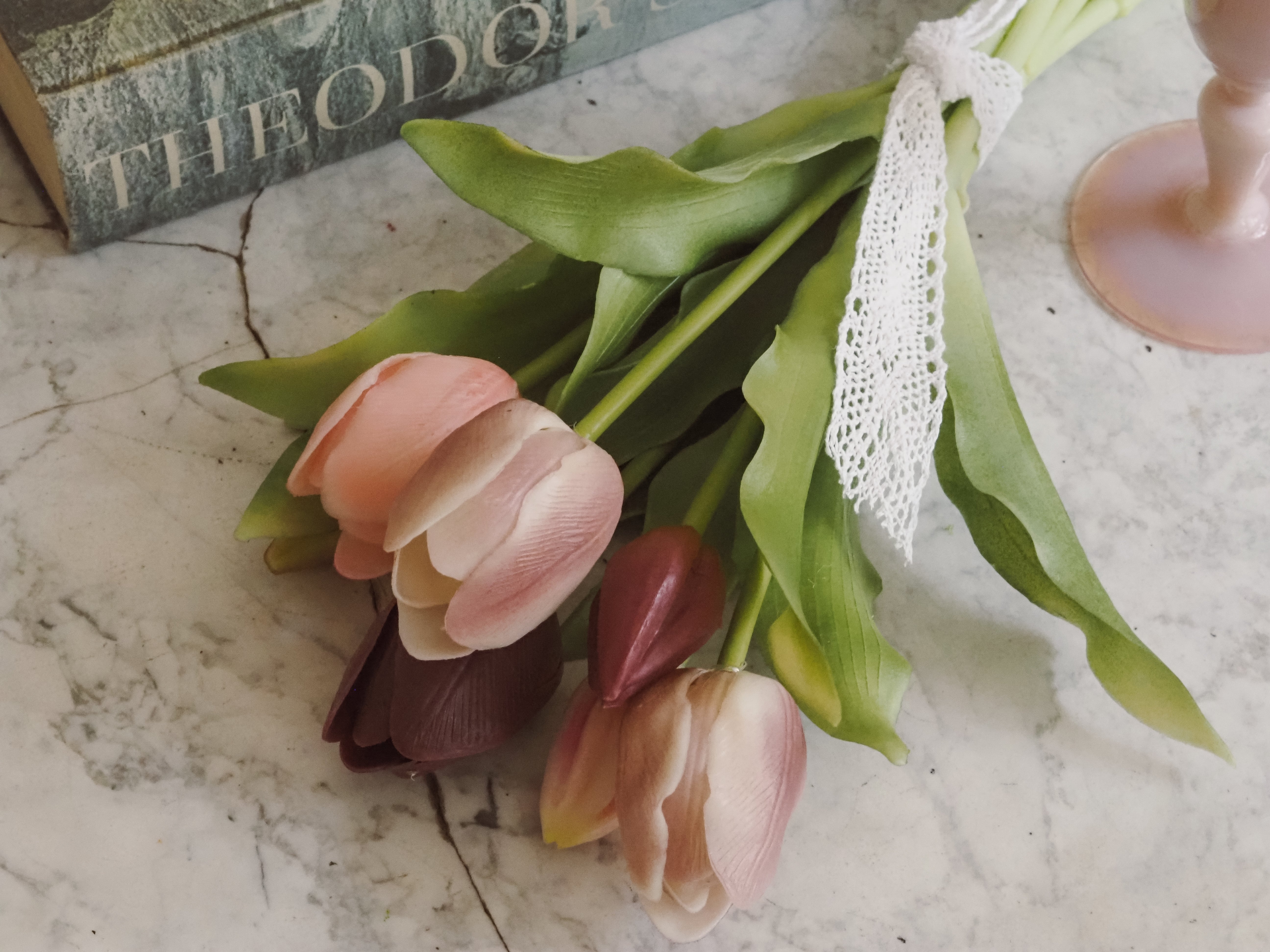 Tulpenbund · dekorativer Frühlingsblumenbund mit Schleife