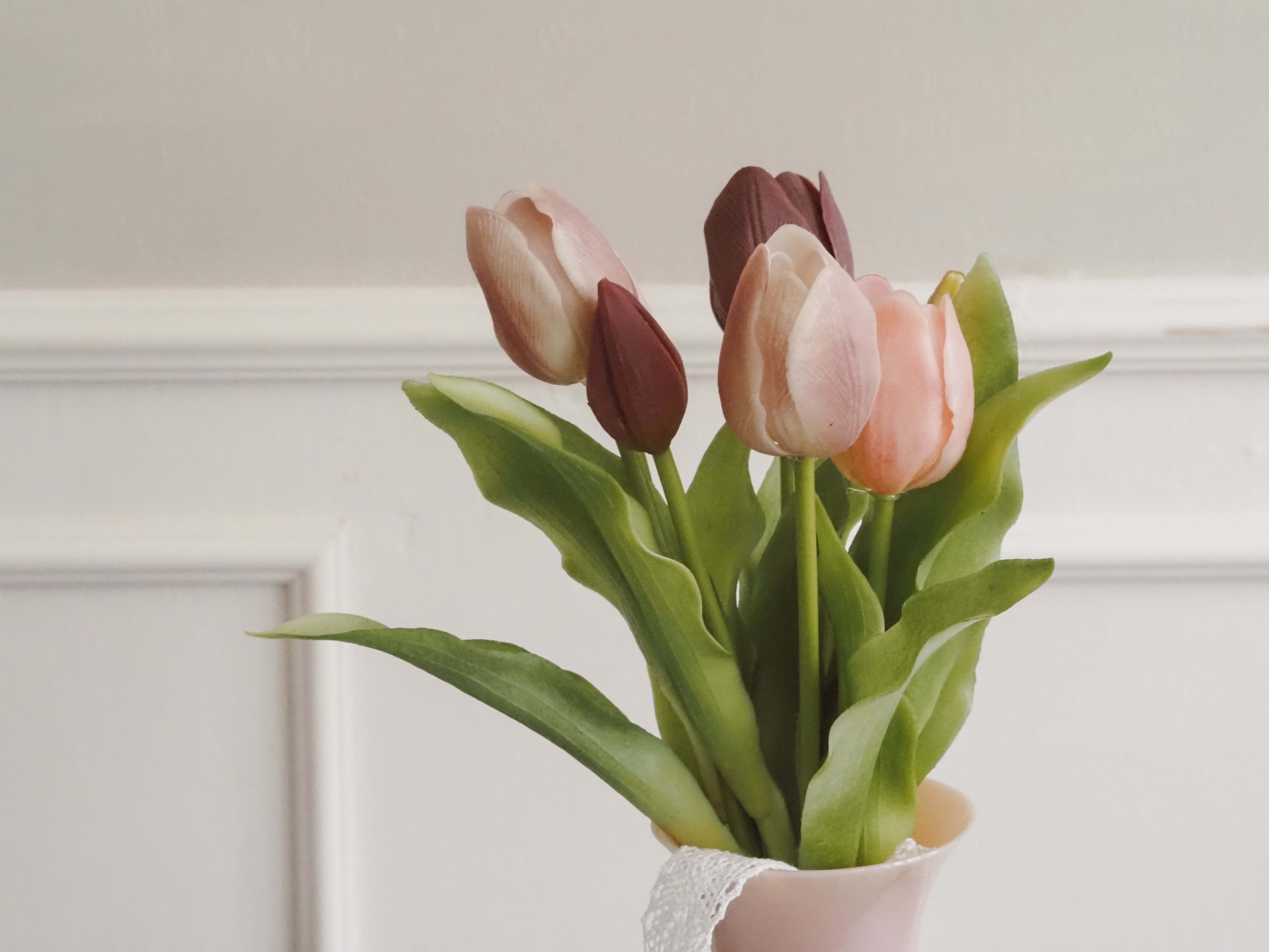 Tulpenbund · dekorativer Frühlingsblumenbund mit Schleife