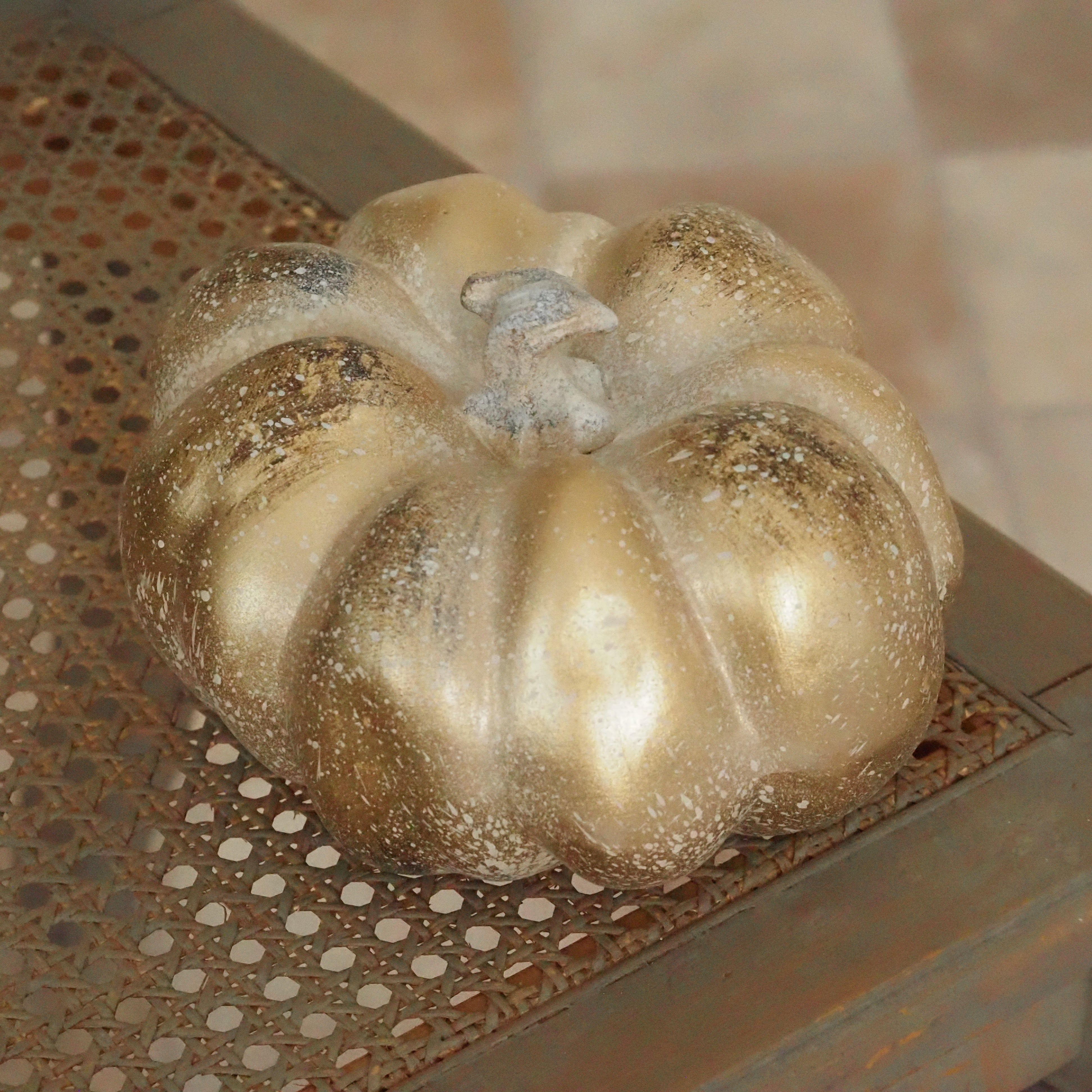 Dekokürbis Gold · Gerippte Form mit Champagner-Schimmer