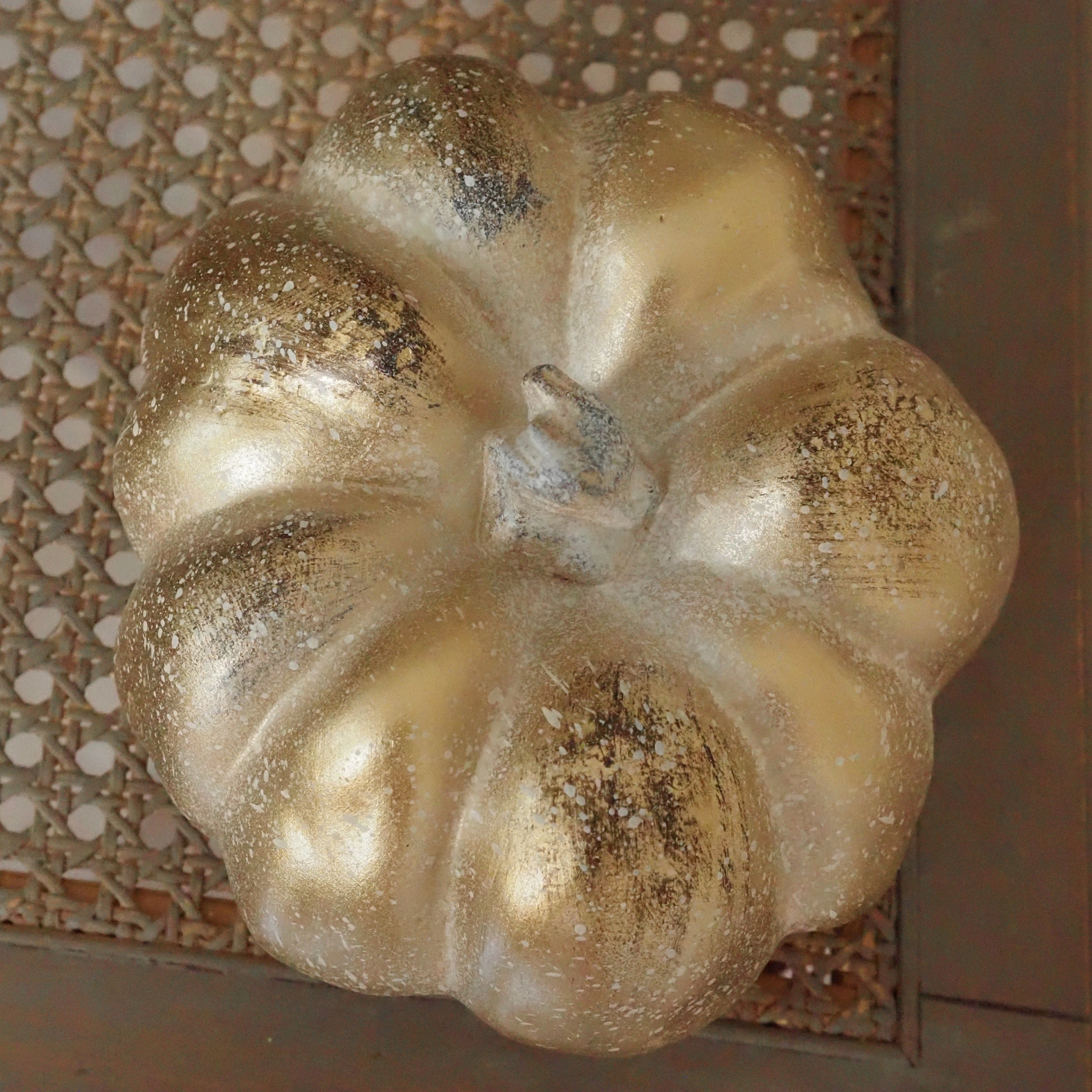 Dekokürbis Gold · Gerippte Form mit Champagner-Schimmer