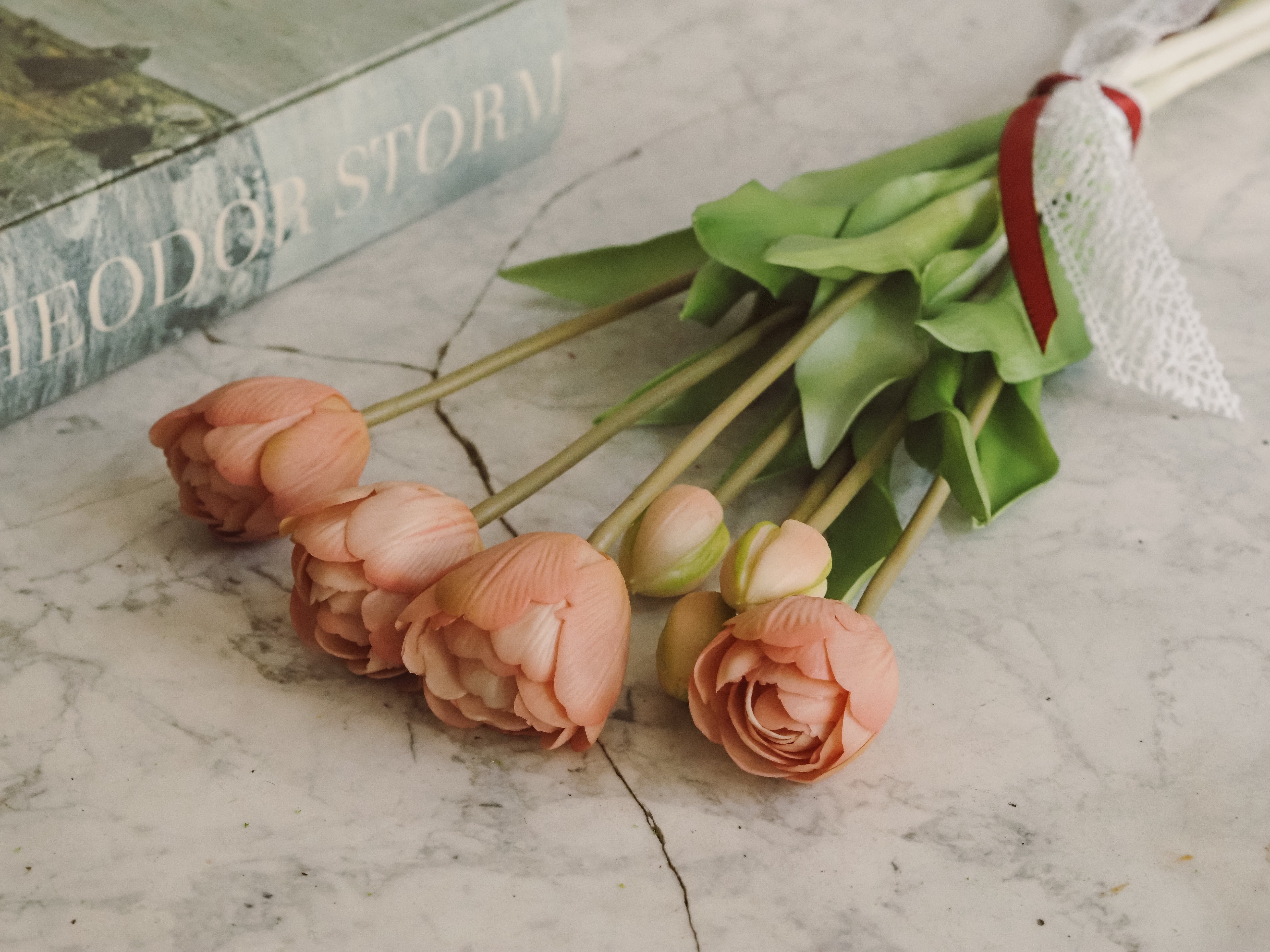 Tulpenbund Rosé · dekorativer Tulpenzweig im botanischen Stil