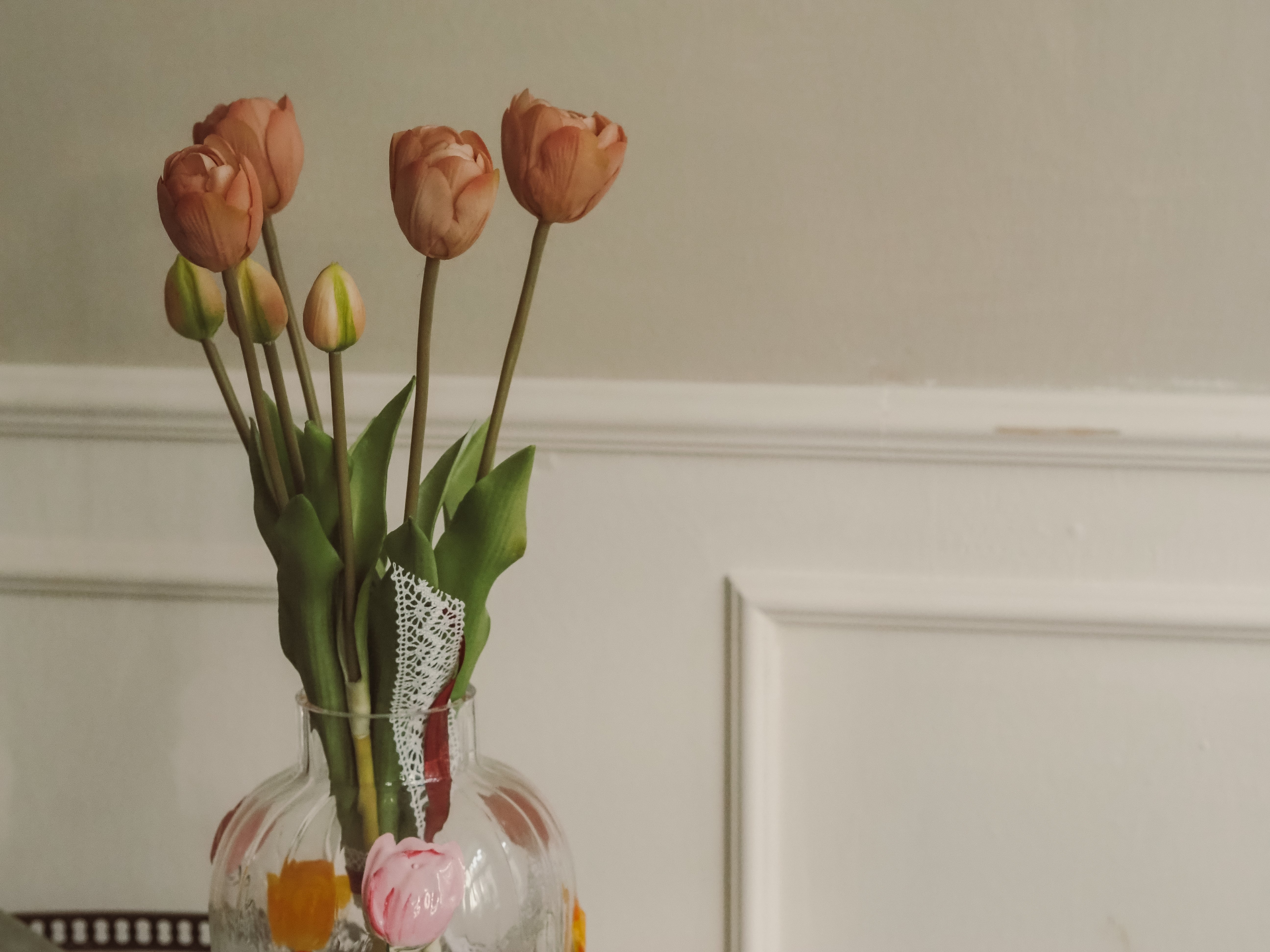 Tulpenbund Rosé · dekorativer Tulpenzweig im botanischen Stil