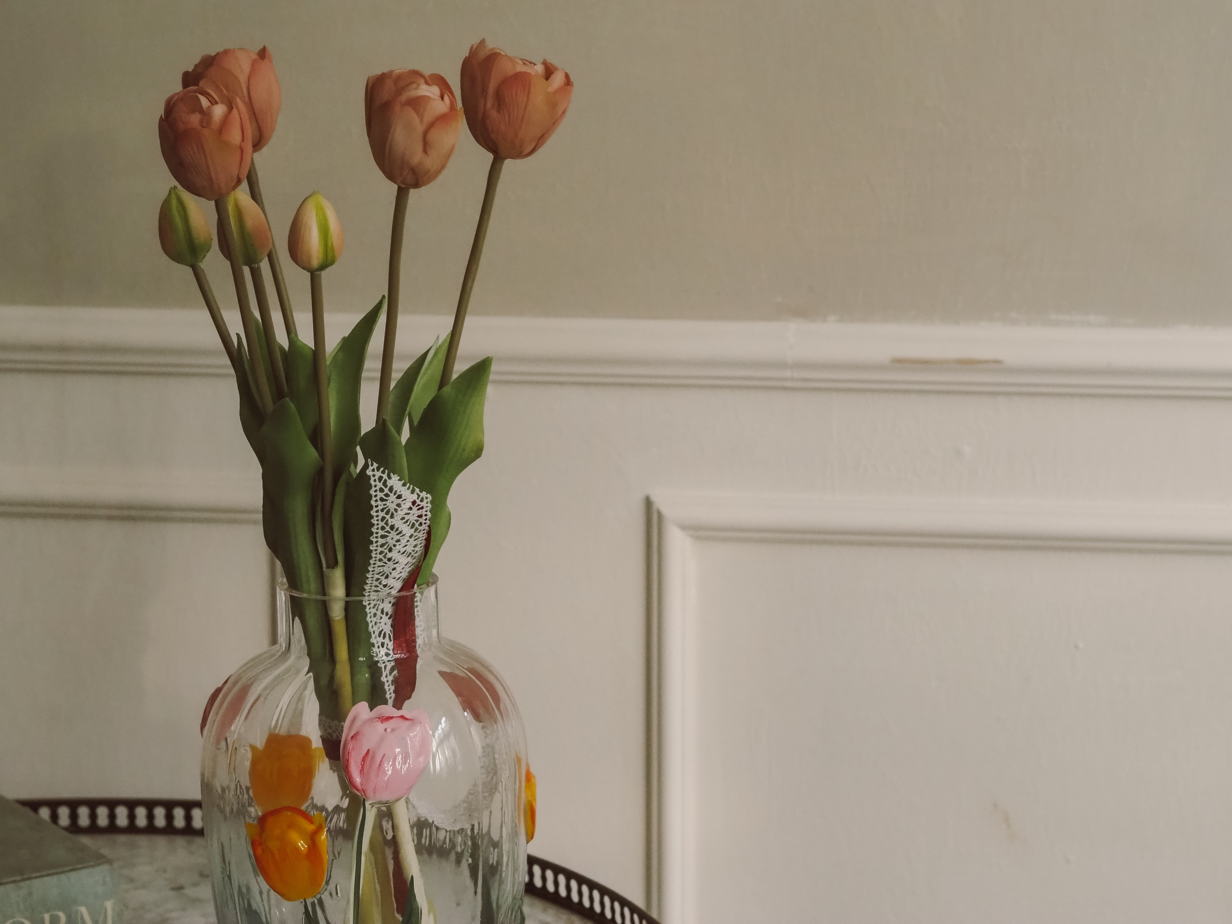 Tulpenbund Rosé · dekorativer Tulpenzweig im botanischen Stil