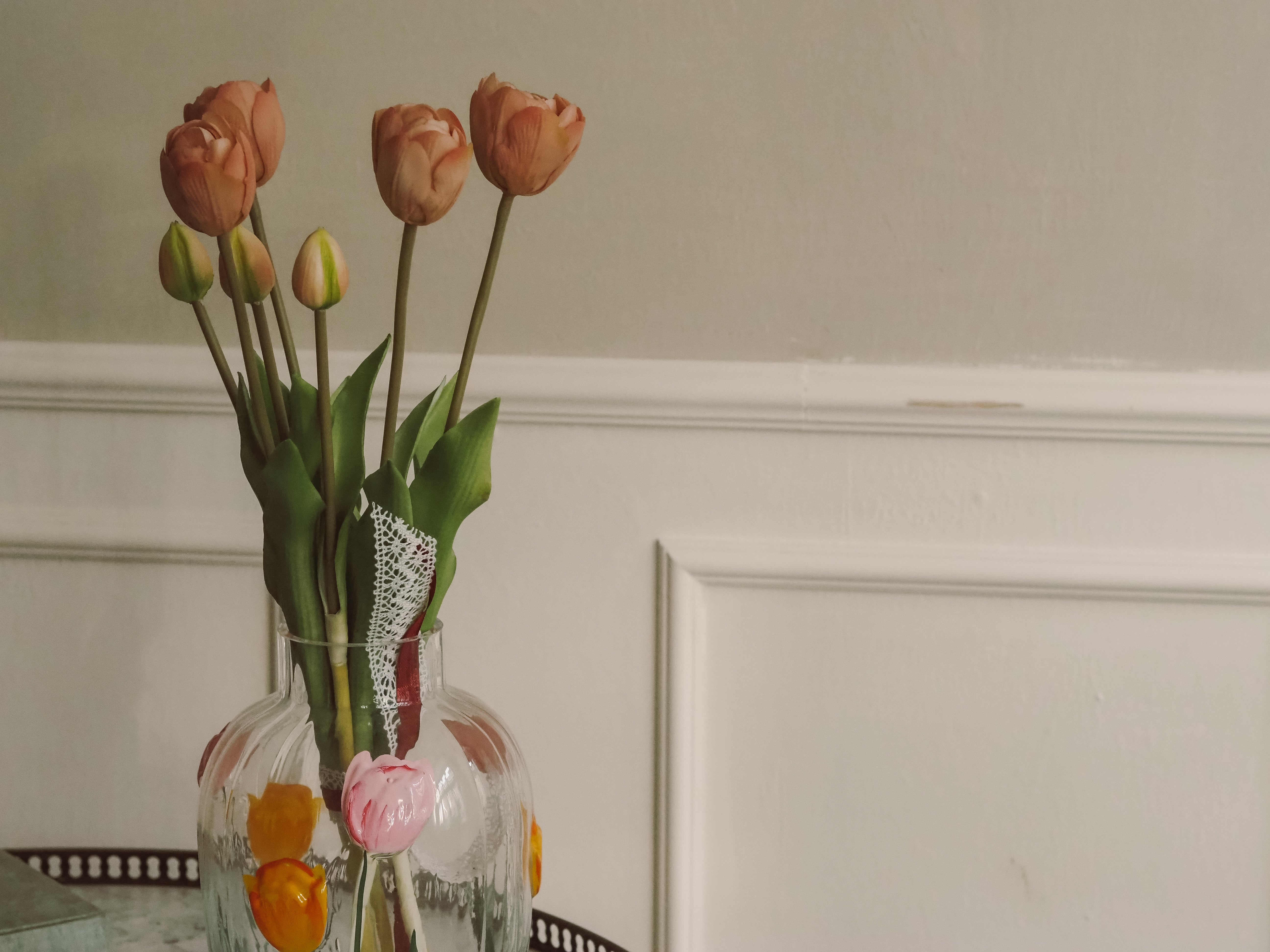 Tulpenbund Rosé · dekorativer Tulpenzweig im botanischen Stil