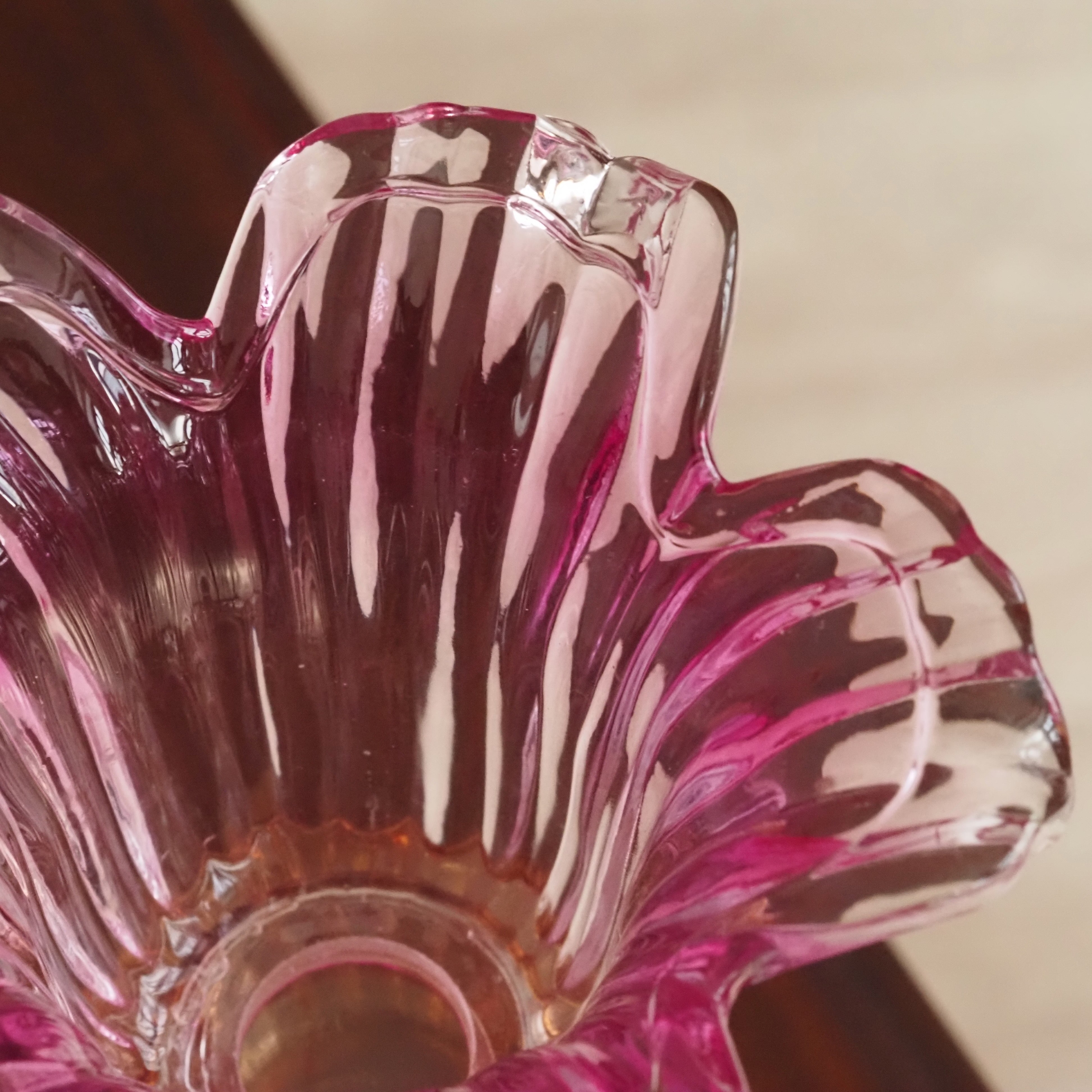 Glaskerzenhalter · florale Glasform im Stil der späten Moderne