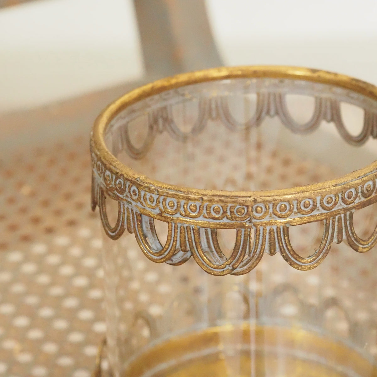 Windlicht Gold · Glaszylinder mit durchbrochener Metallborte