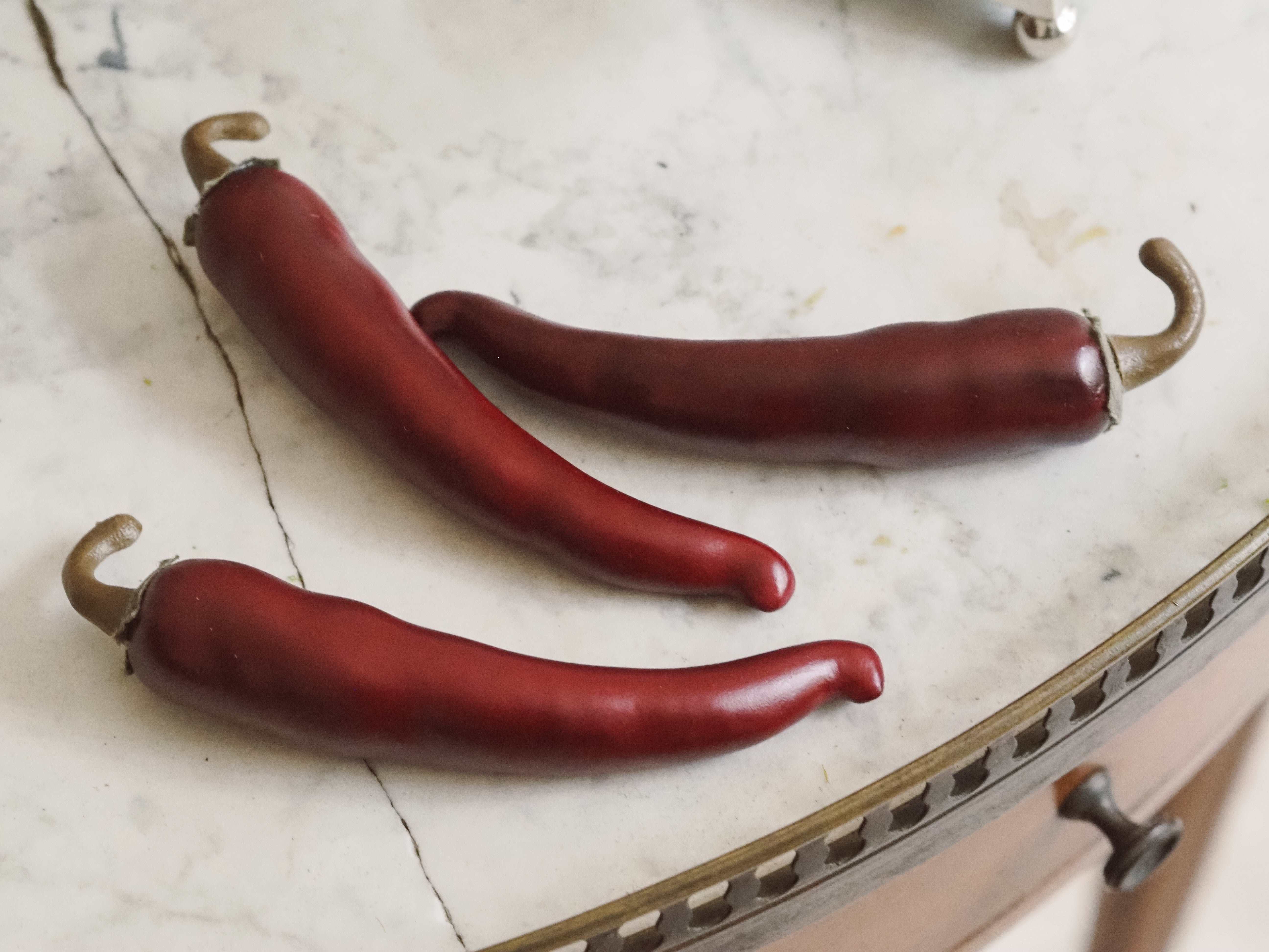 Dekorative Chili-Früchte · künstliche Fruchtobjekte im Set
