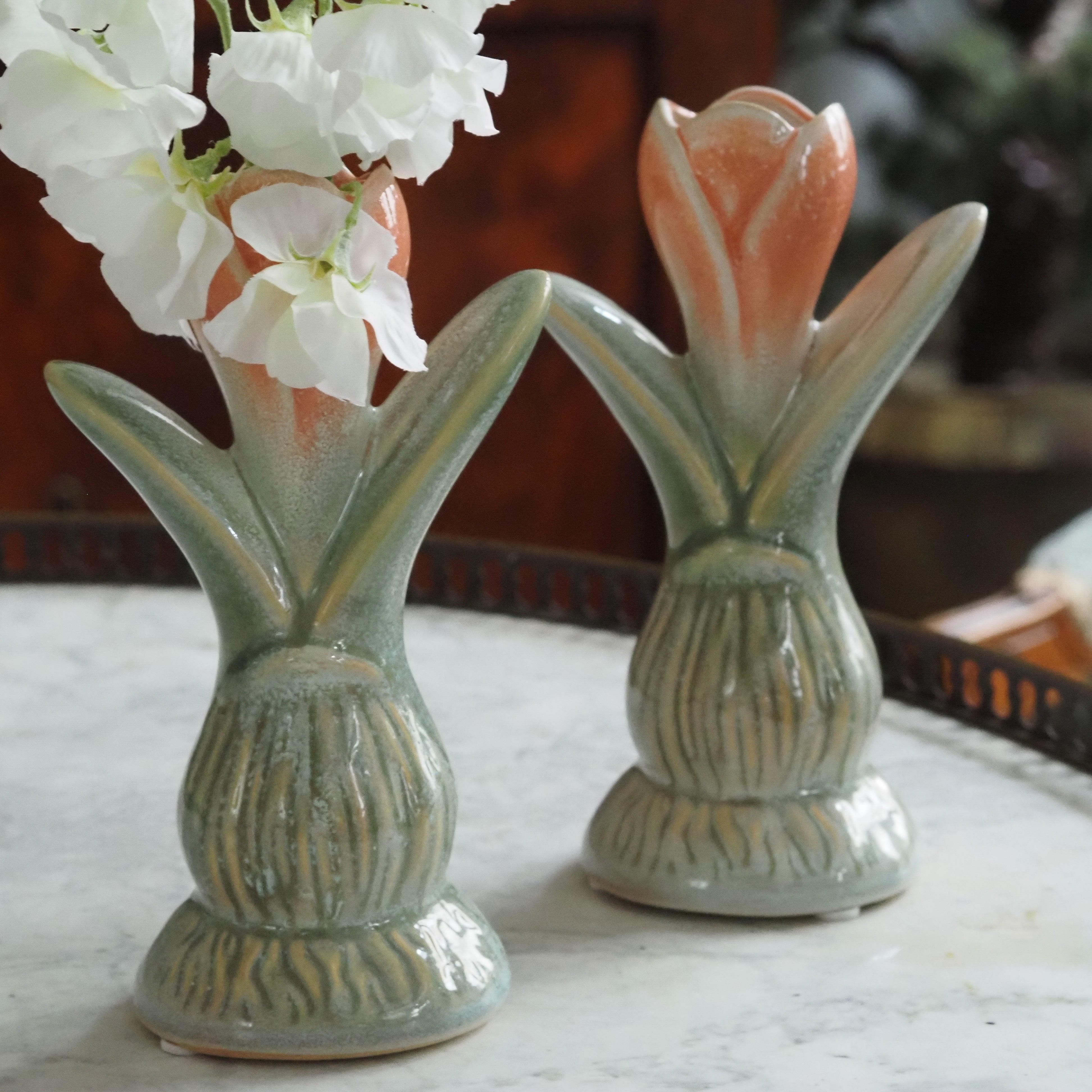 Tulpenvase Keramik · florales Frühlingsobjekt im nostalgischen Stil